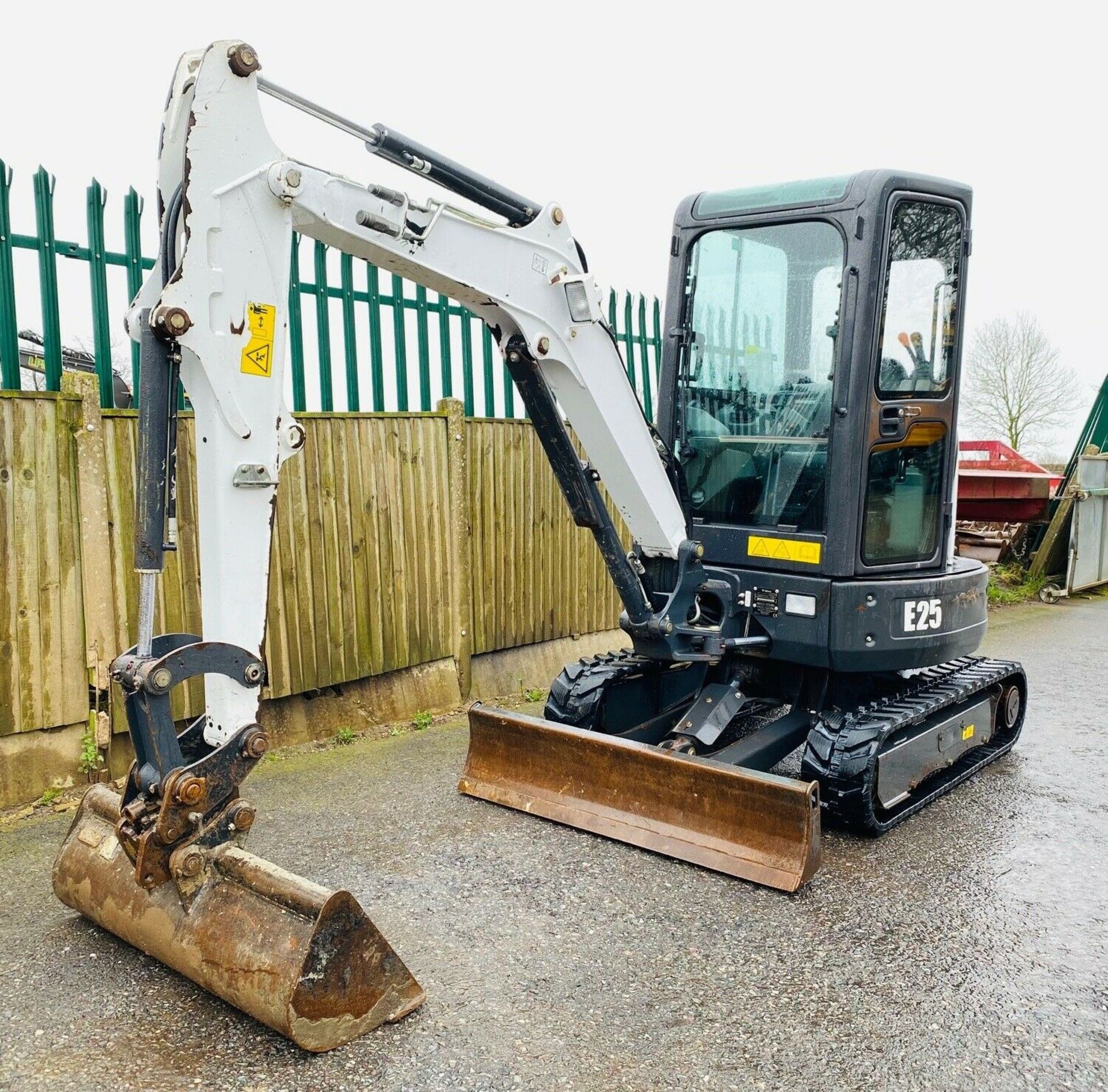 Bobcat E25 Excavator - Image 3 of 12