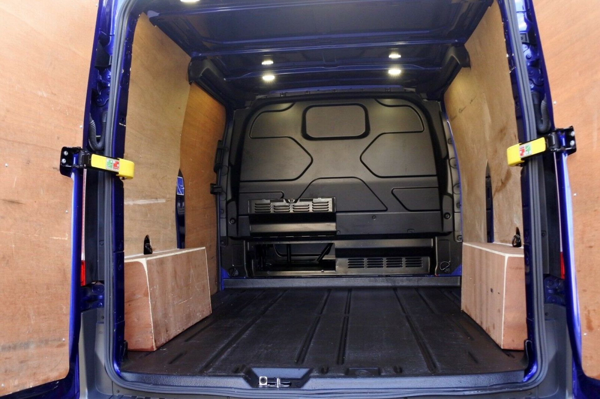 Ford Transit Custom 290 Trend. E Tech - Image 5 of 12