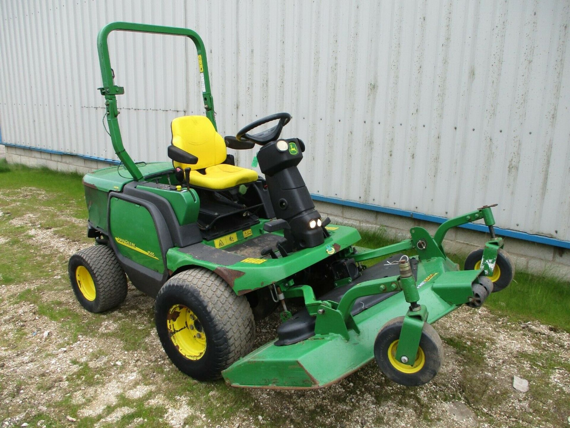 John Deere 1565 Out Front Ride On Lawn Mower