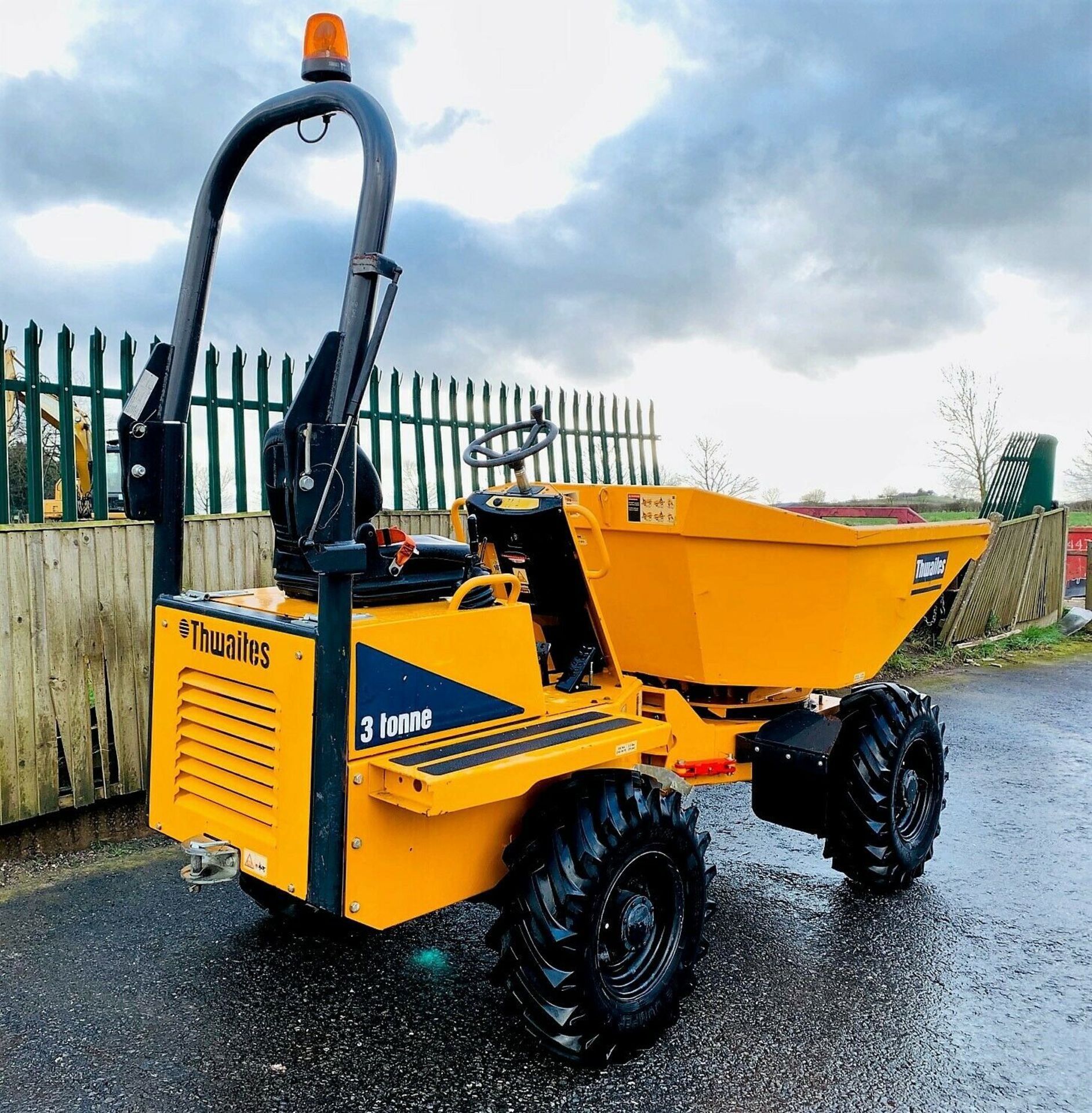 Thwaites MACH 573 3 Tonne Swivel Tip Dumper - Image 4 of 12