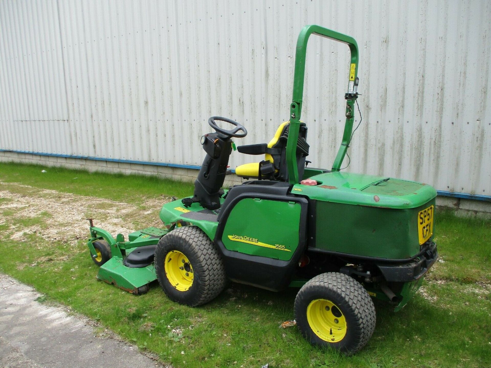 John Deere 1565 Out Front Ride On Lawn Mower - Image 5 of 9