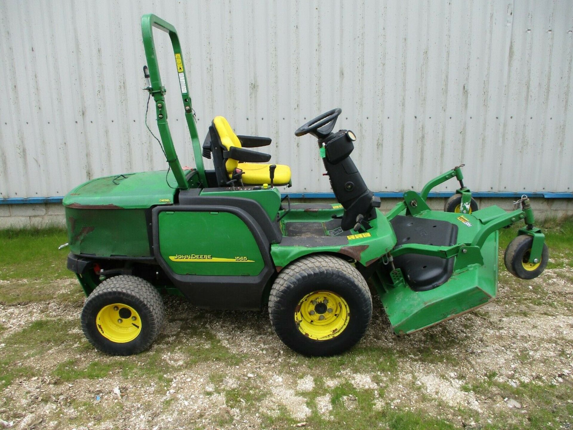 John Deere 1565 Out Front Ride On Lawn Mower - Image 3 of 9