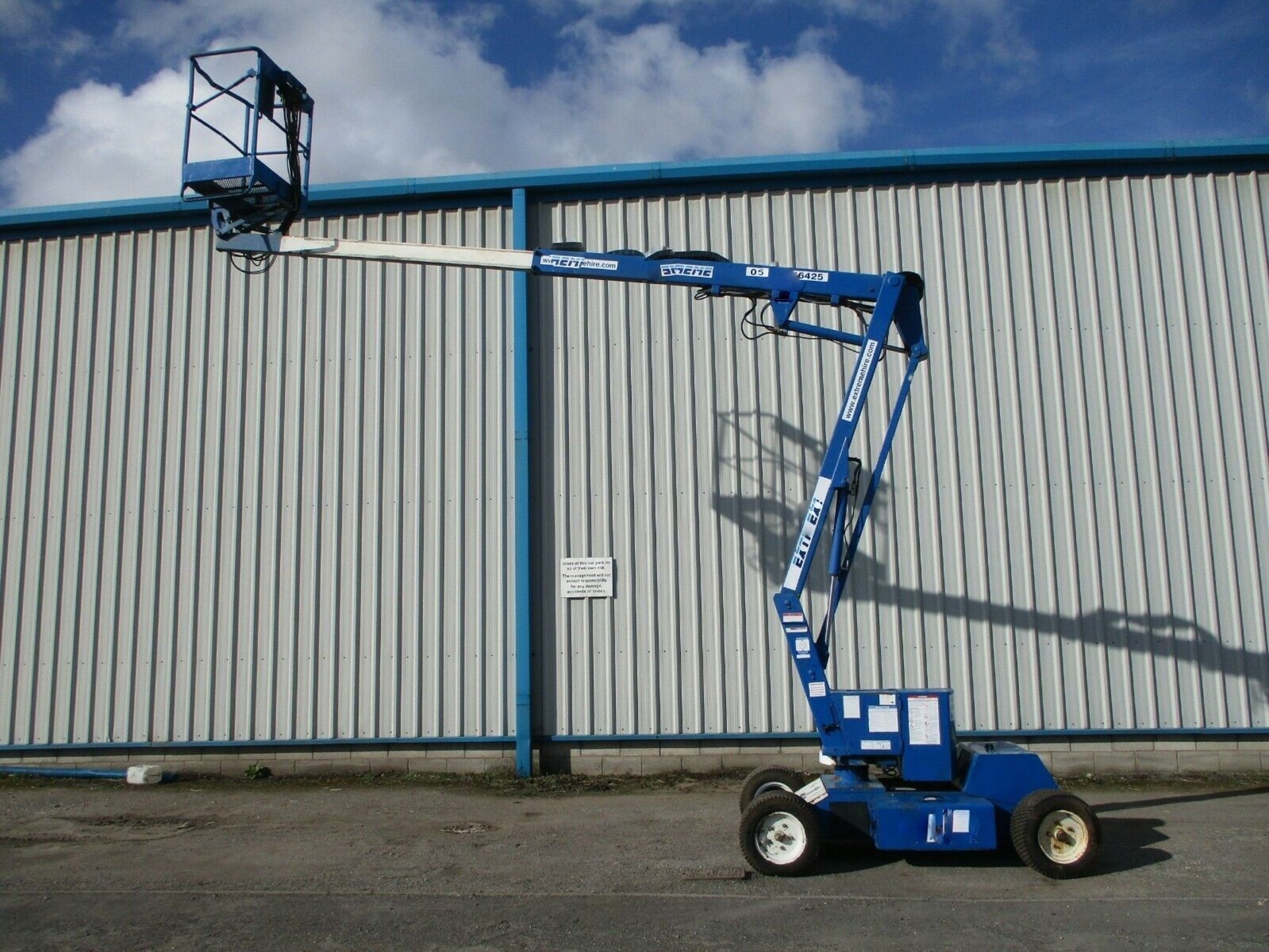 Nifty lift HR12 Self Propelled Access Platform - Image 6 of 7