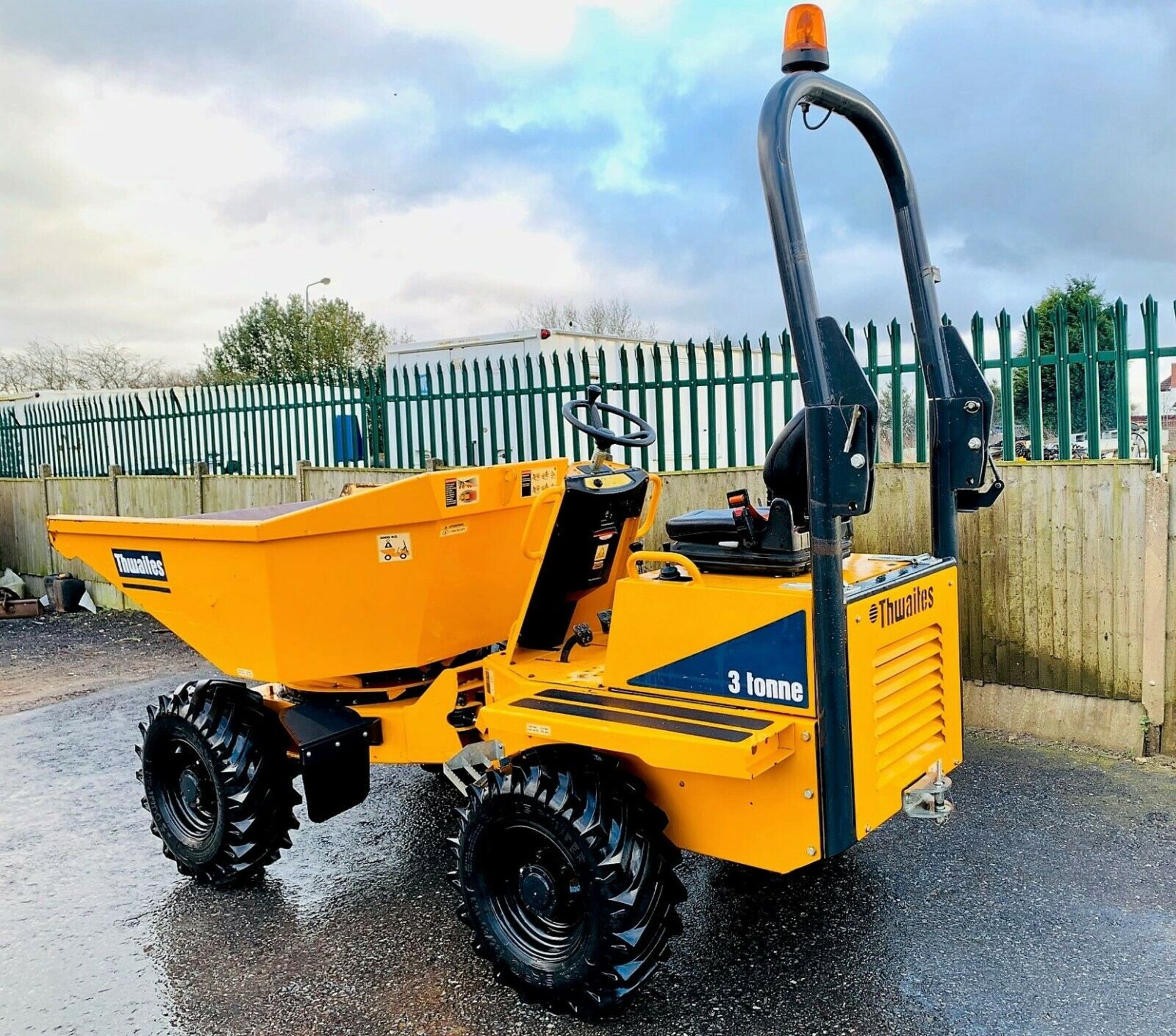 Thwaites MACH 573 3 Tonne Swivel Tip Dumper - Image 5 of 12