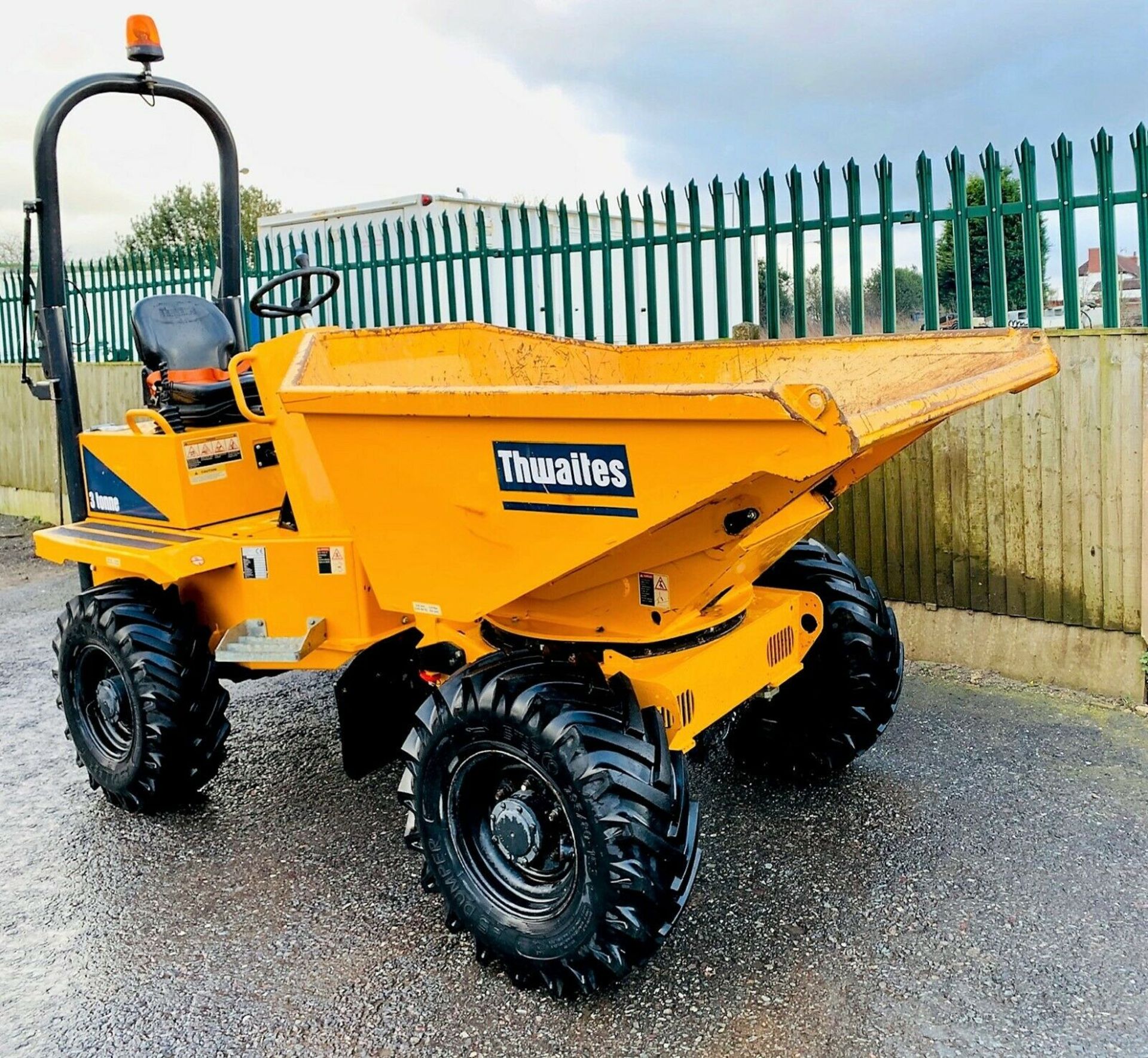 Thwaites MACH 573 3 Tonne Swivel Tip Dumper - Image 2 of 12