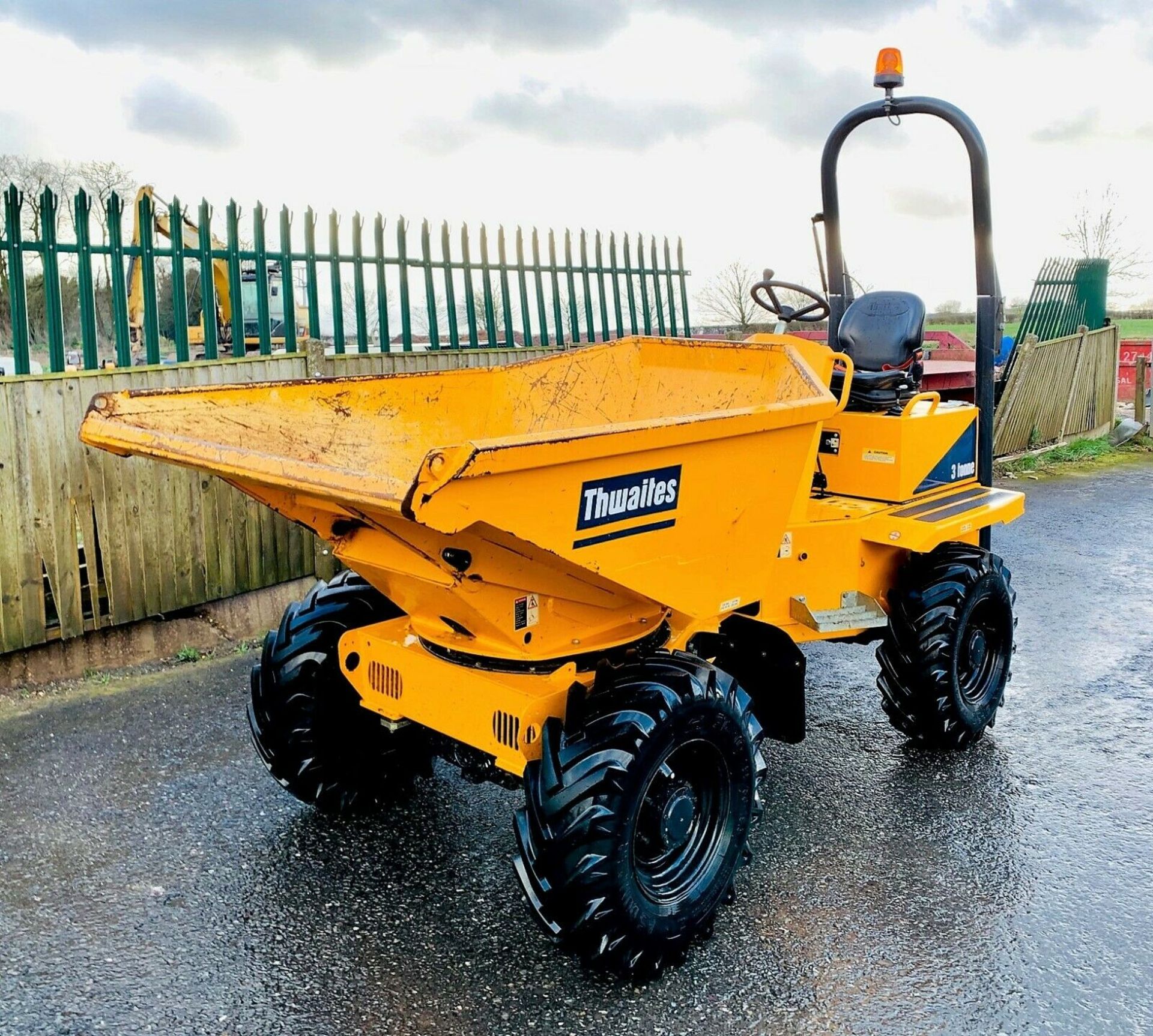 Thwaites MACH 573 3 Tonne Swivel Tip Dumper - Image 3 of 12