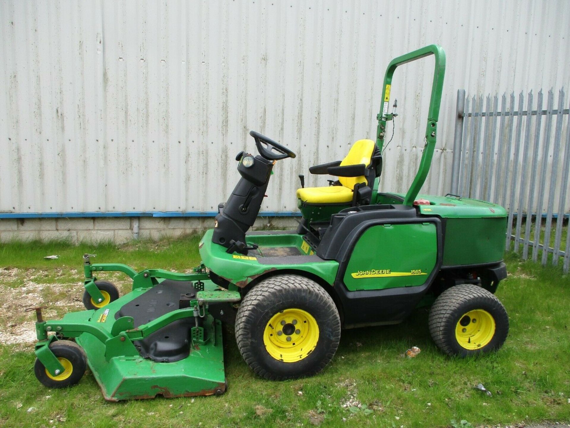 John Deere 1565 Out Front Ride On Lawn Mower - Image 4 of 9