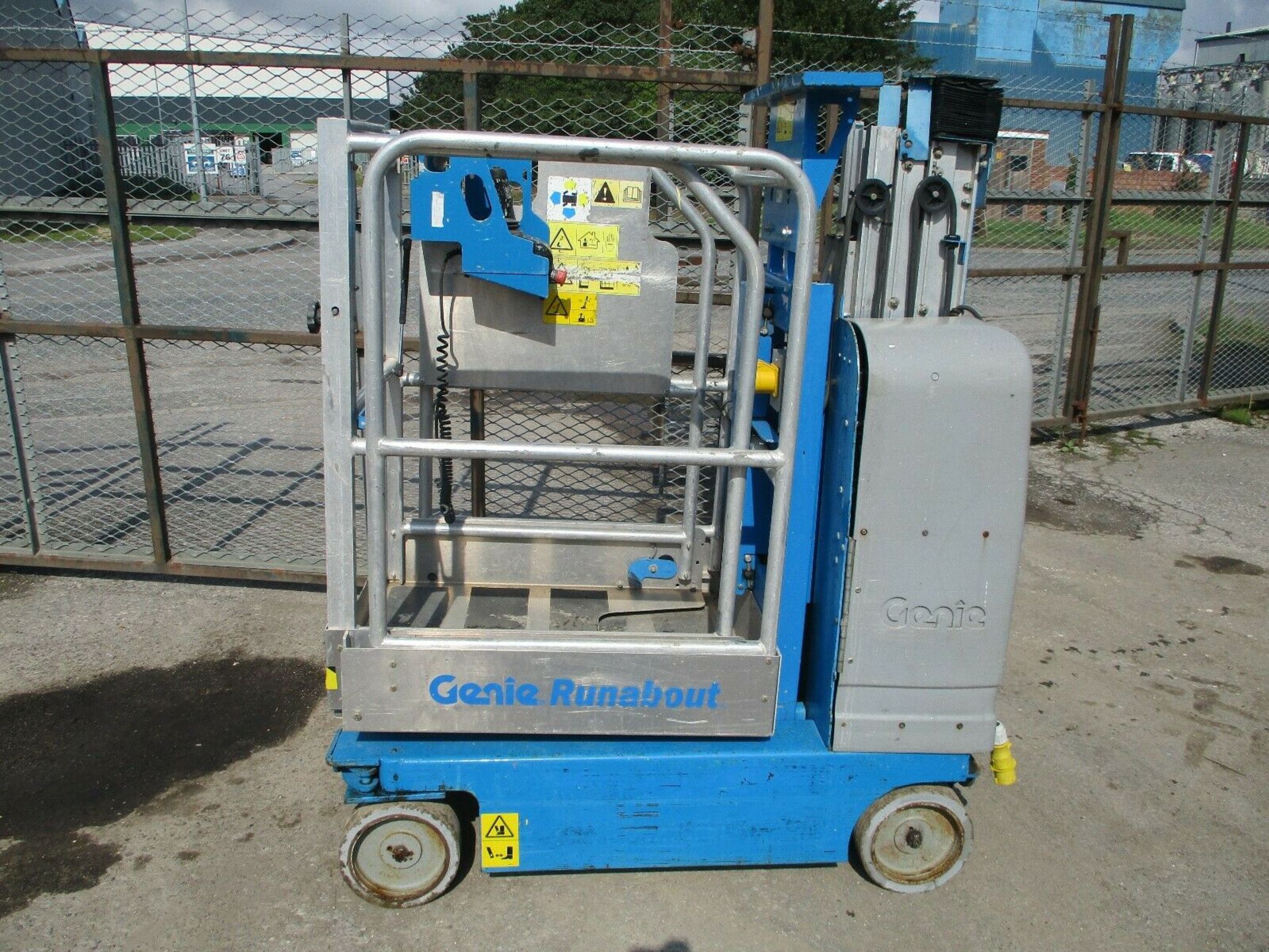 Genie GR12 Cherry Picker - Image 5 of 9