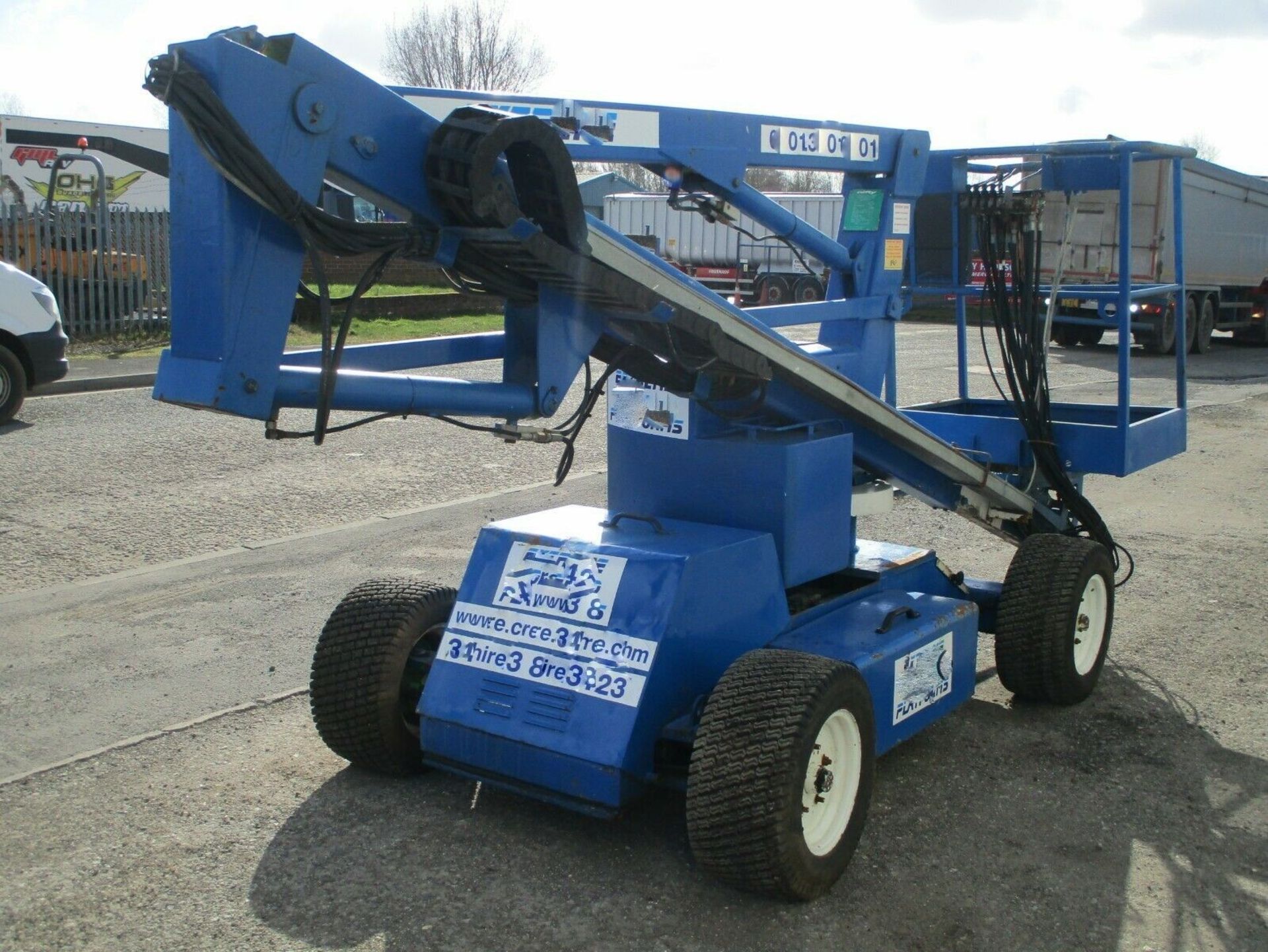 Nifty lift HR12 Self Propelled Access Platform - Image 5 of 7