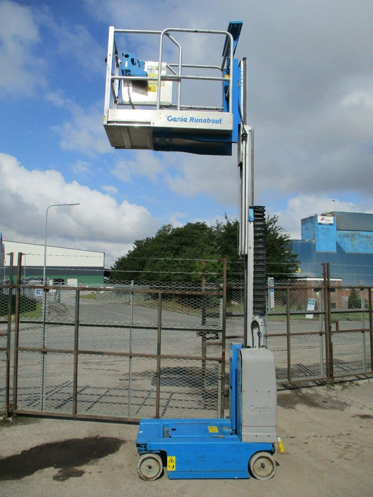 Genie GR12 Cherry Picker - Image 7 of 9