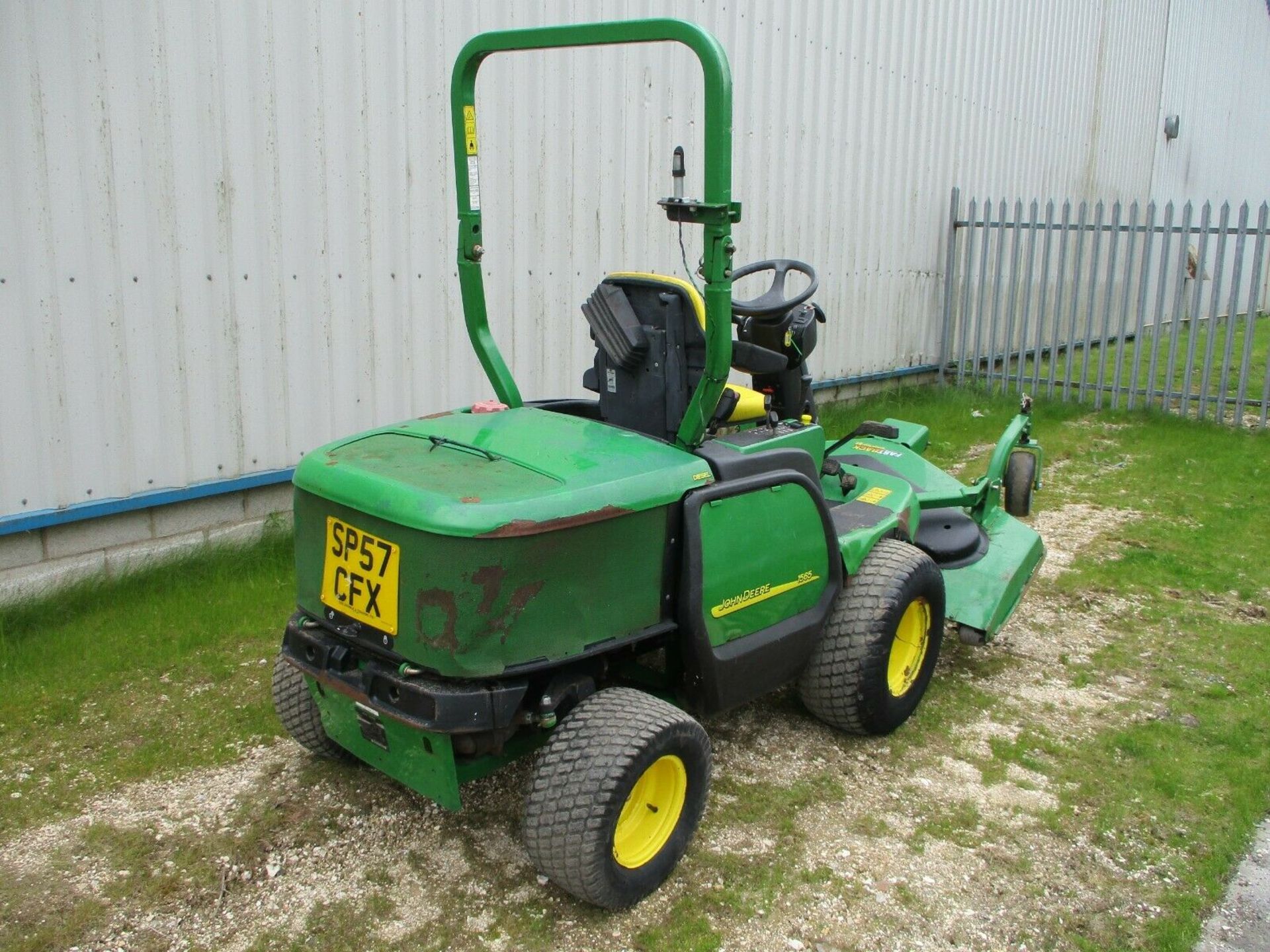 John Deere 1565 Out Front Ride On Lawn Mower - Image 7 of 9