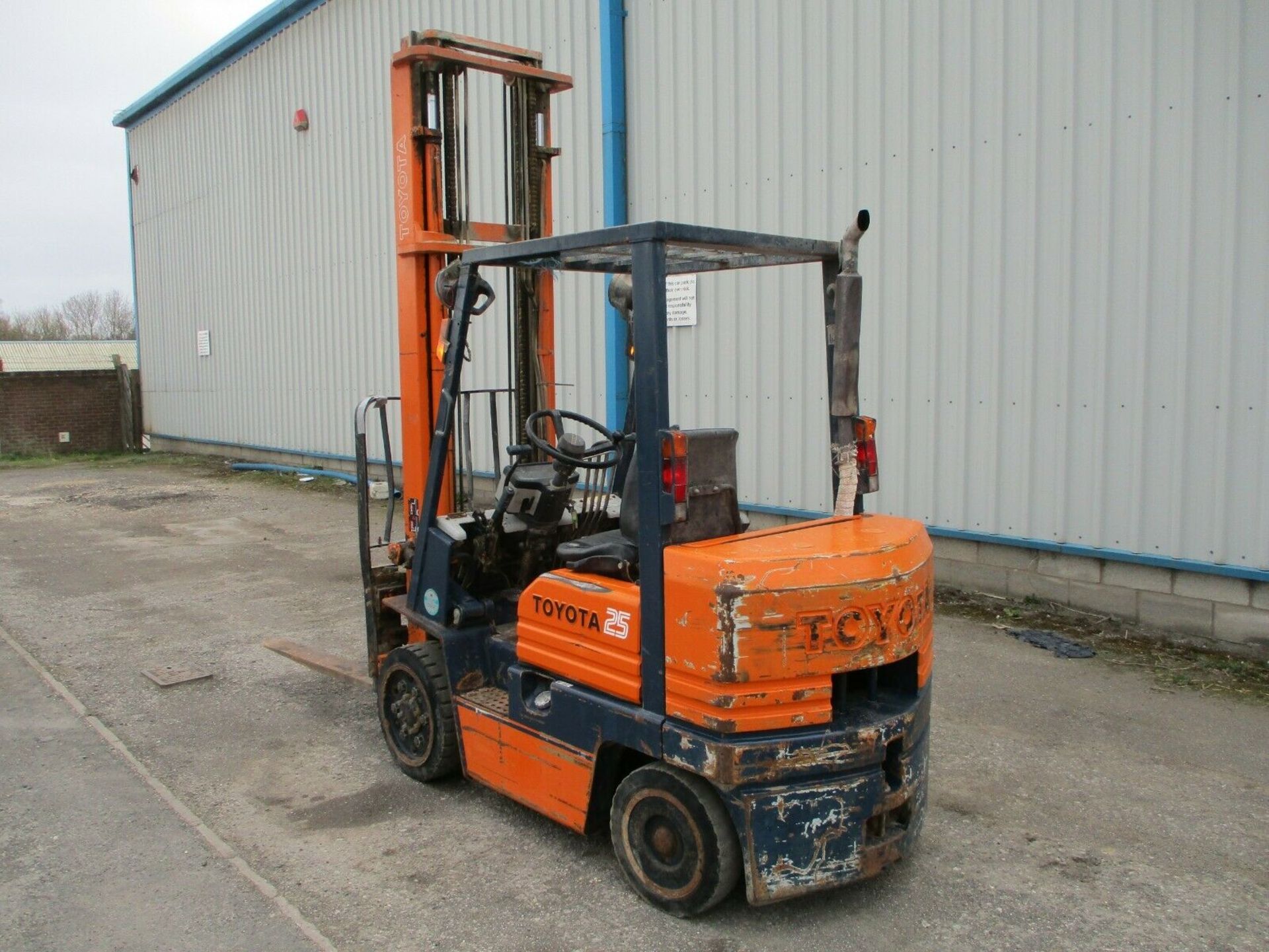 Toyota 5FDC25 Forklift - Image 8 of 12