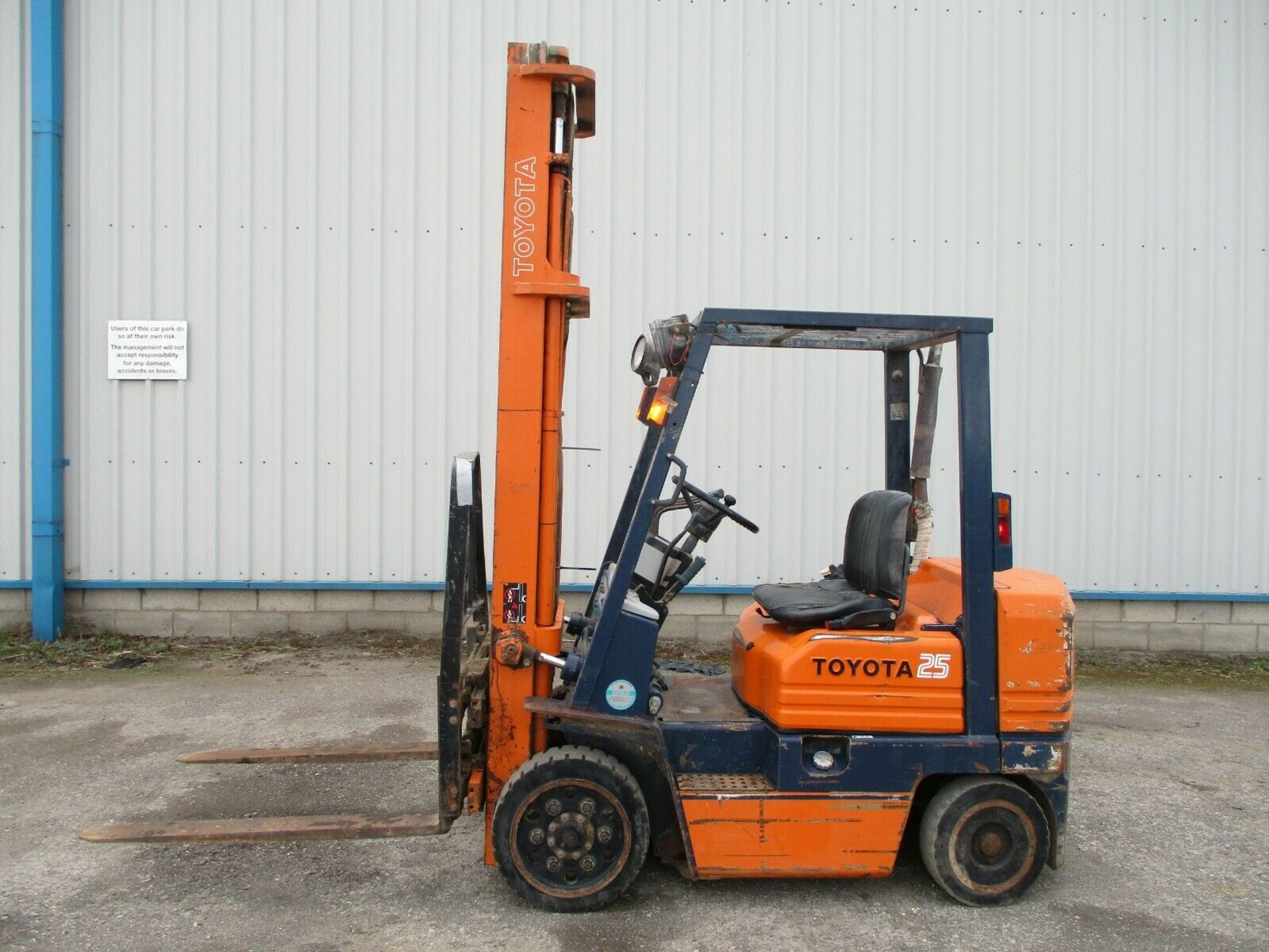 Toyota 5FDC25 Forklift