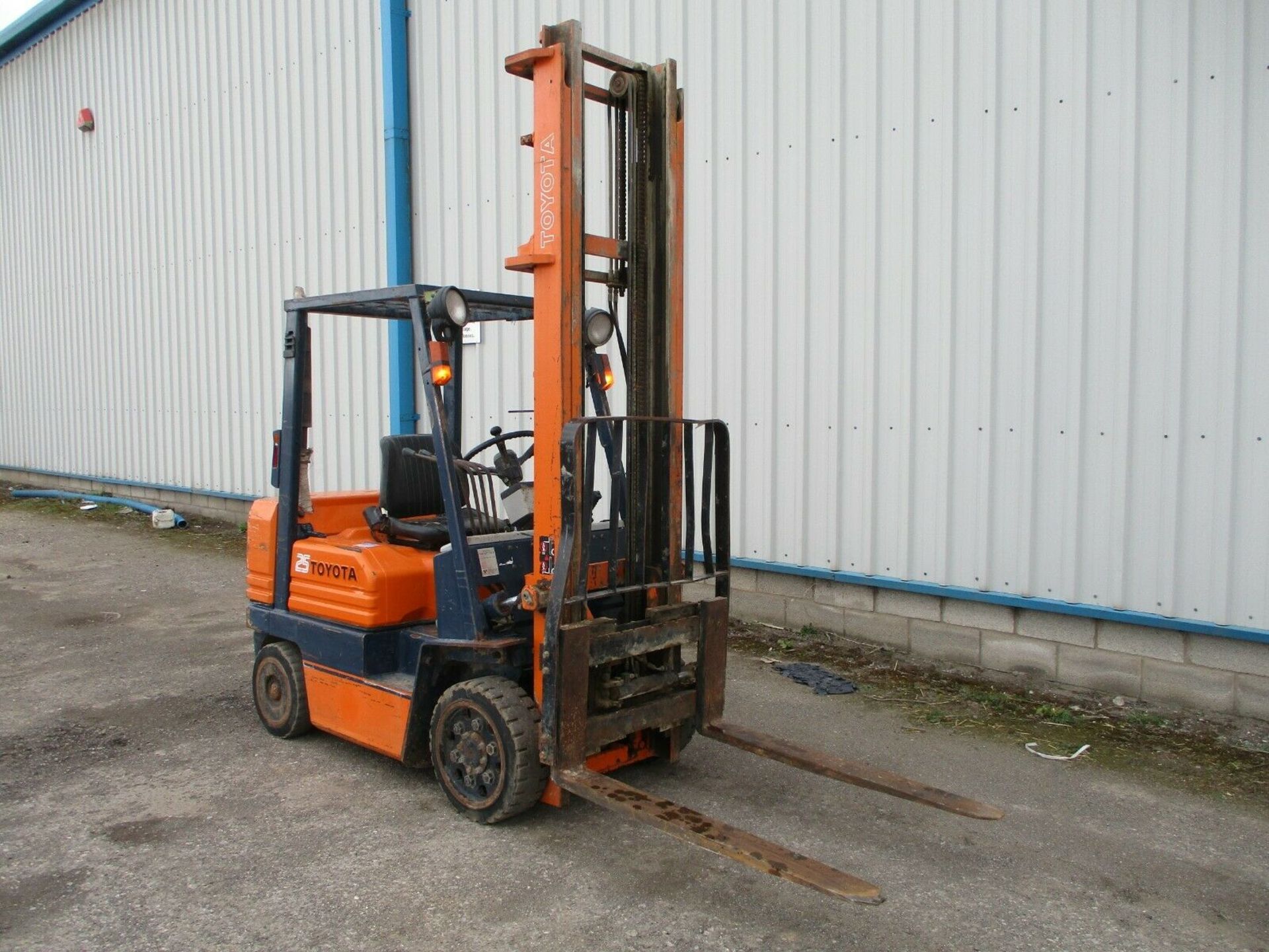 Toyota 5FDC25 Forklift - Image 2 of 12