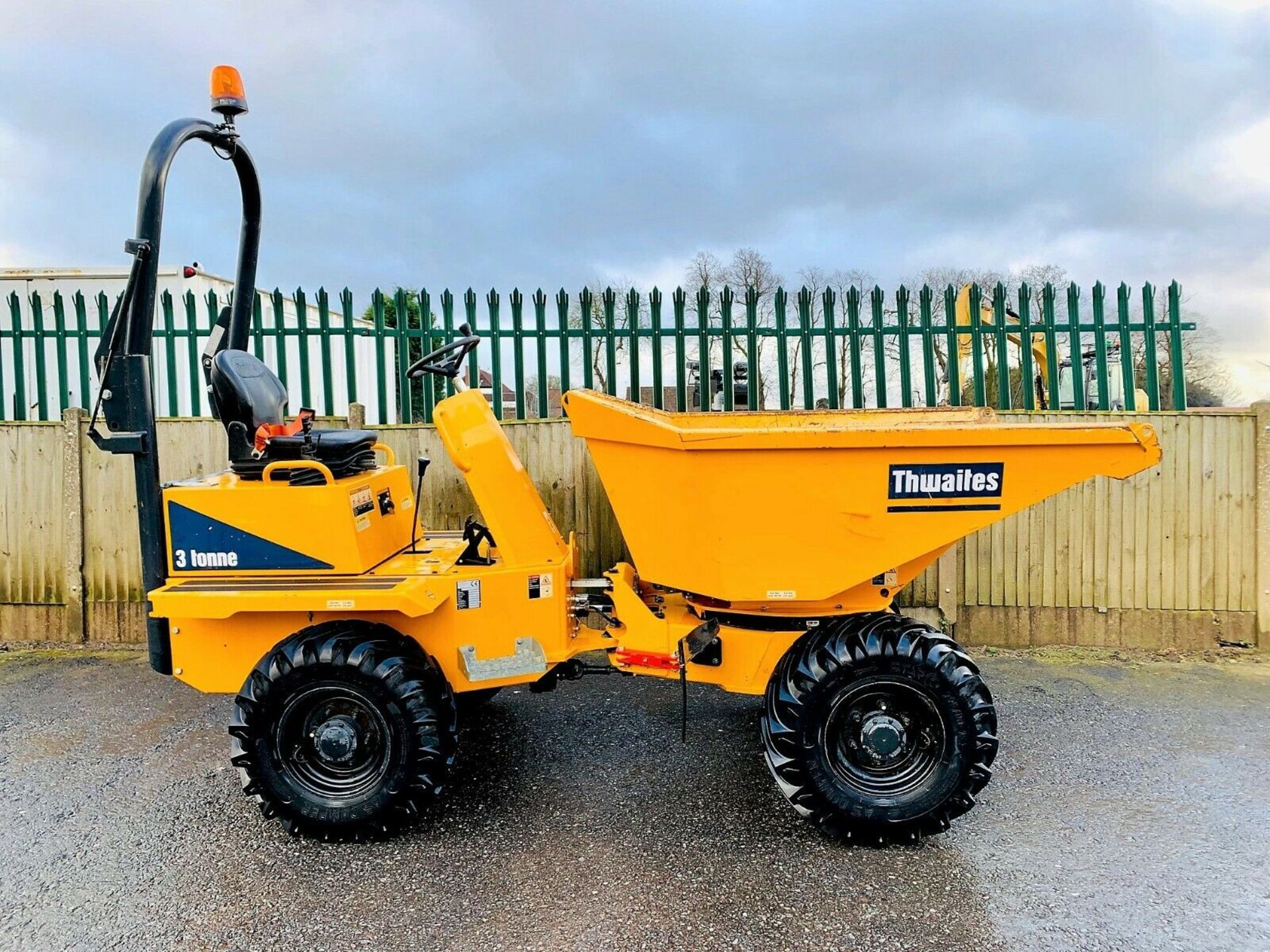 Thwaites MACH 573 3 Tonne Swivel Tip Dumper