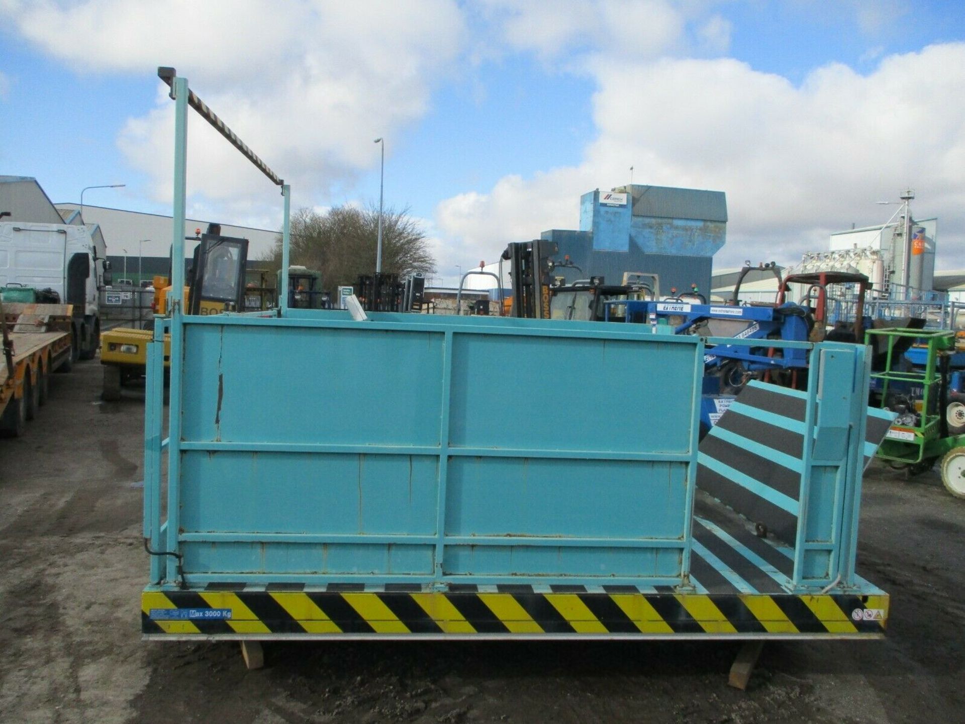 Kone Hydraulic Dock Leveller Loading Ramp - Image 4 of 6