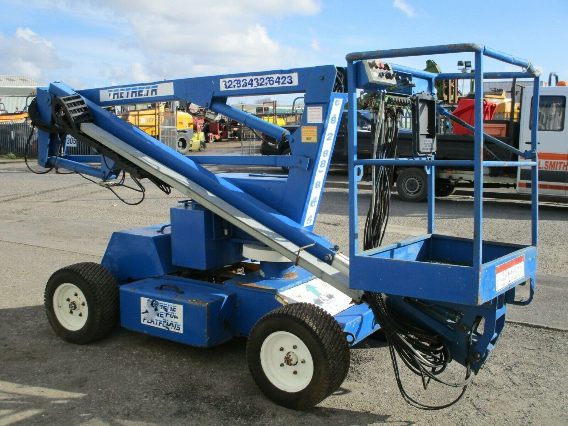 Nifty lift HR12 Self Propelled Access Platform - Image 4 of 7