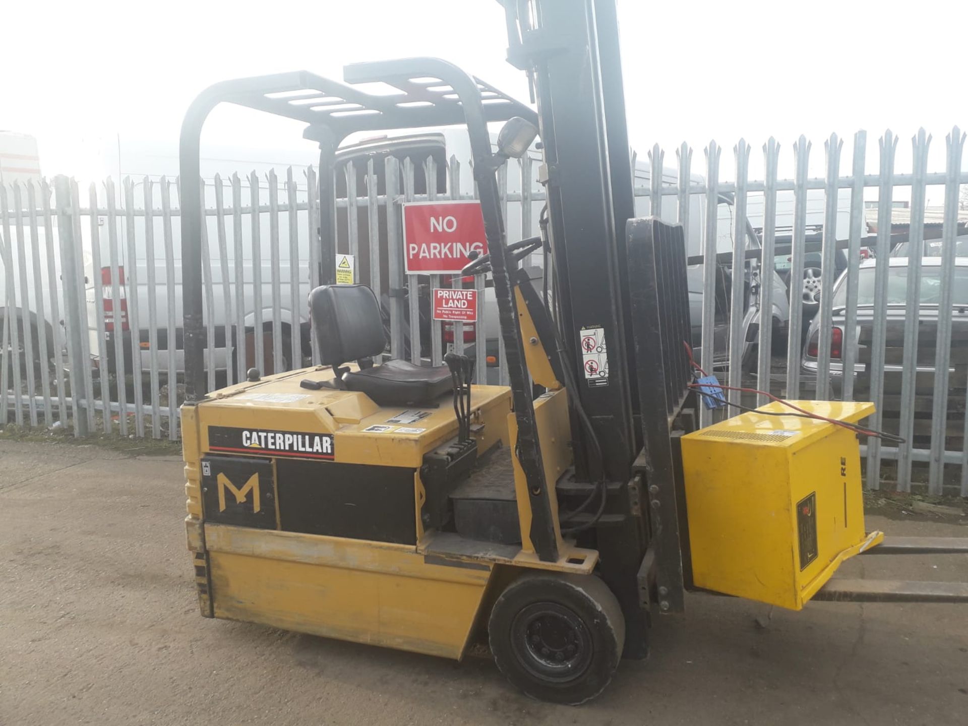 Caterpillar 1.5 Tonne Electric 3 Wheel Forklift - Image 2 of 7