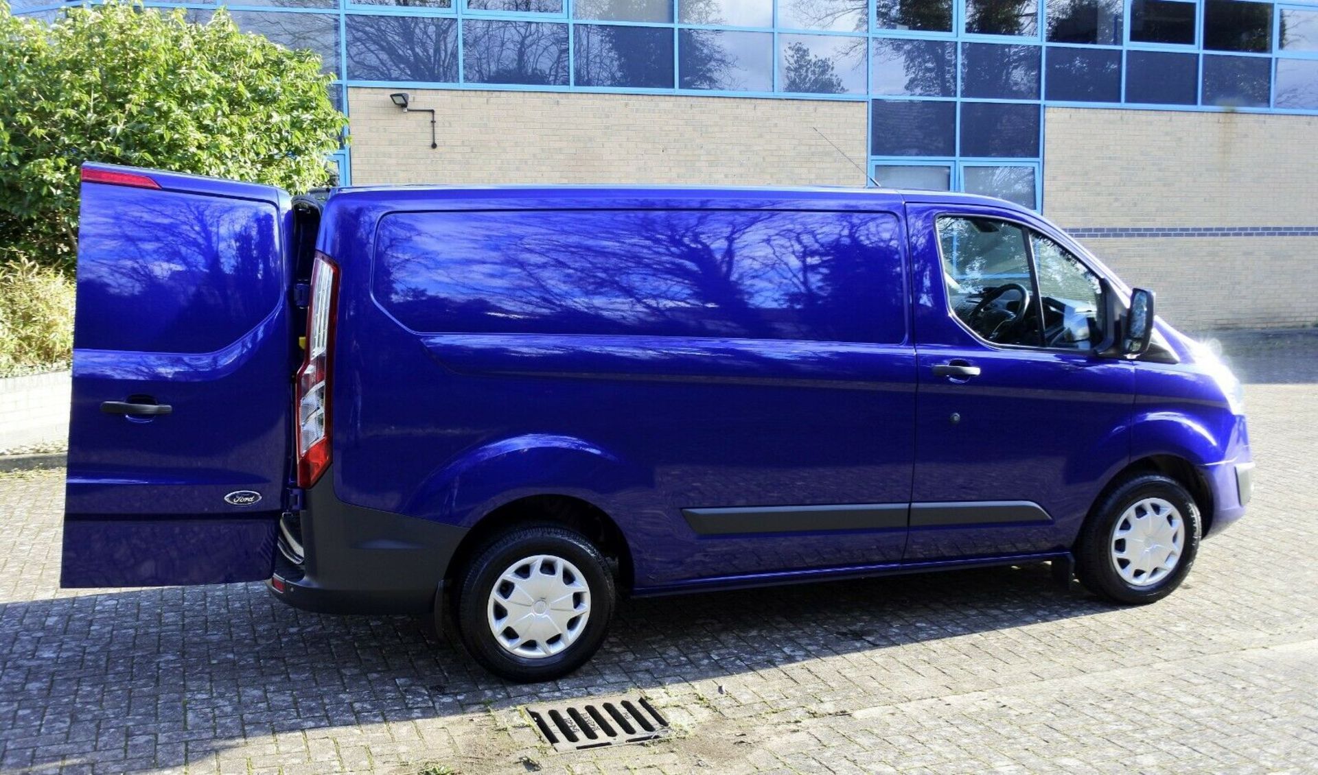 Ford Transit Custom 290 Trend. E Tech - Image 6 of 12