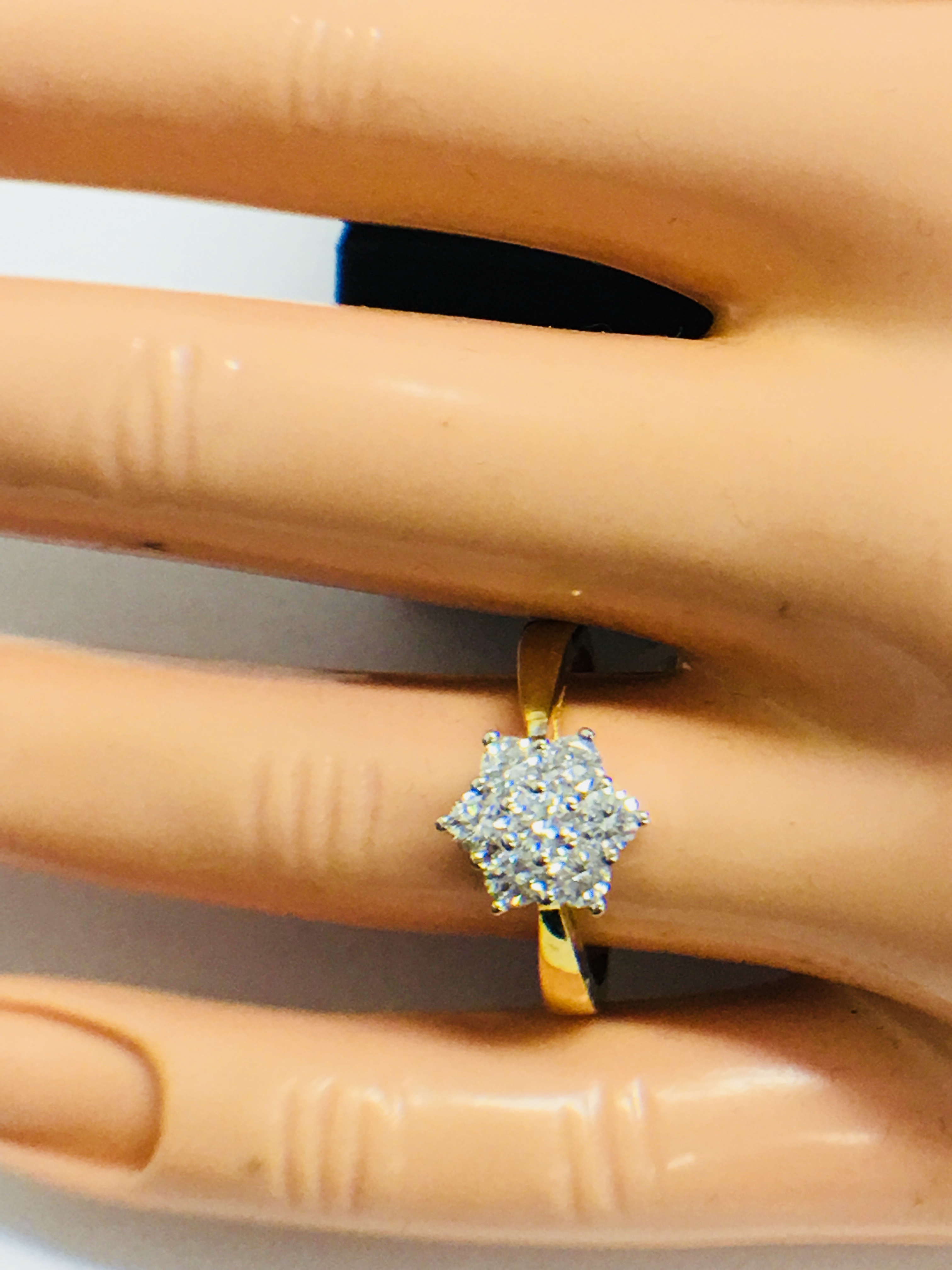 18ct yellow/white Diamond cluster Ring - Image 10 of 10