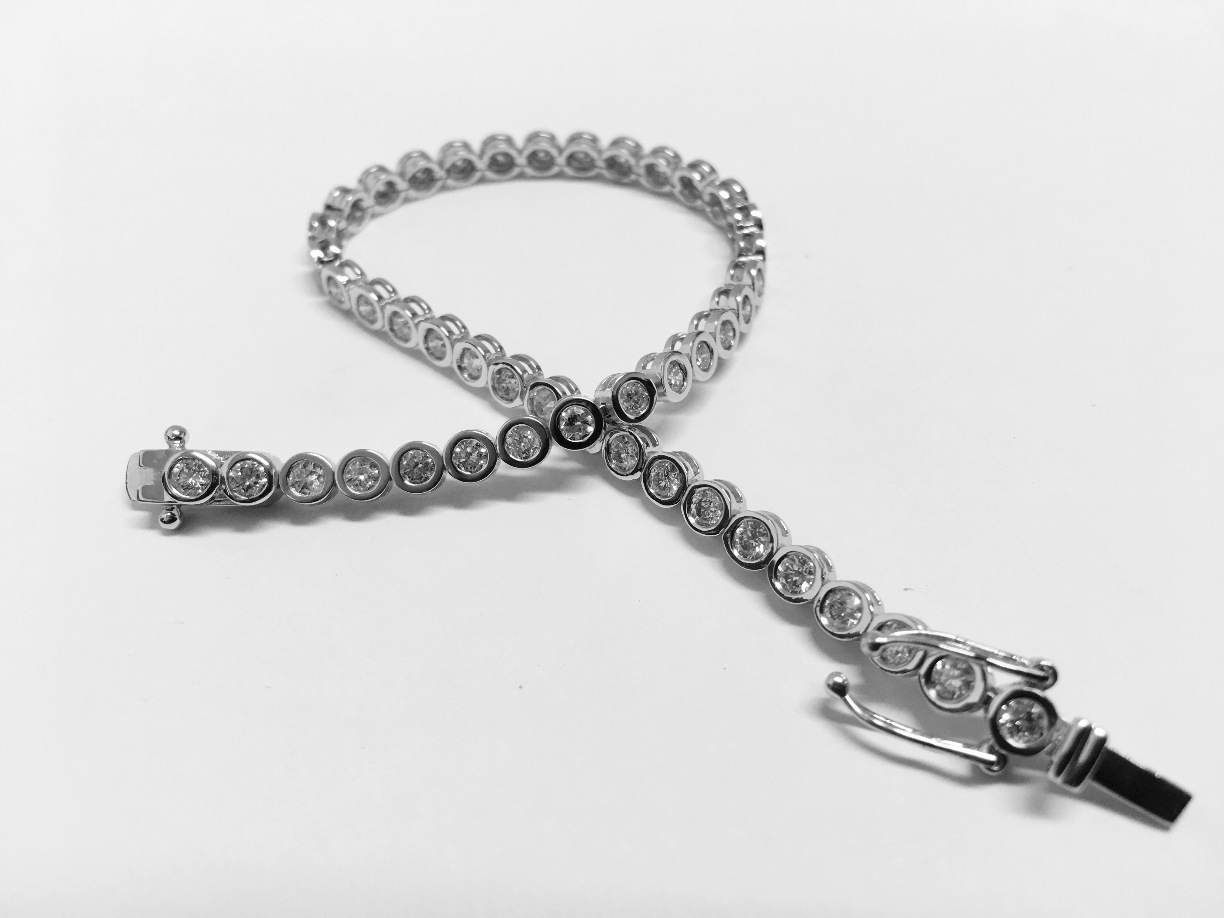 5.60ct diamond tennis style bracelet set with brilliant cut diamonds - Image 28 of 40