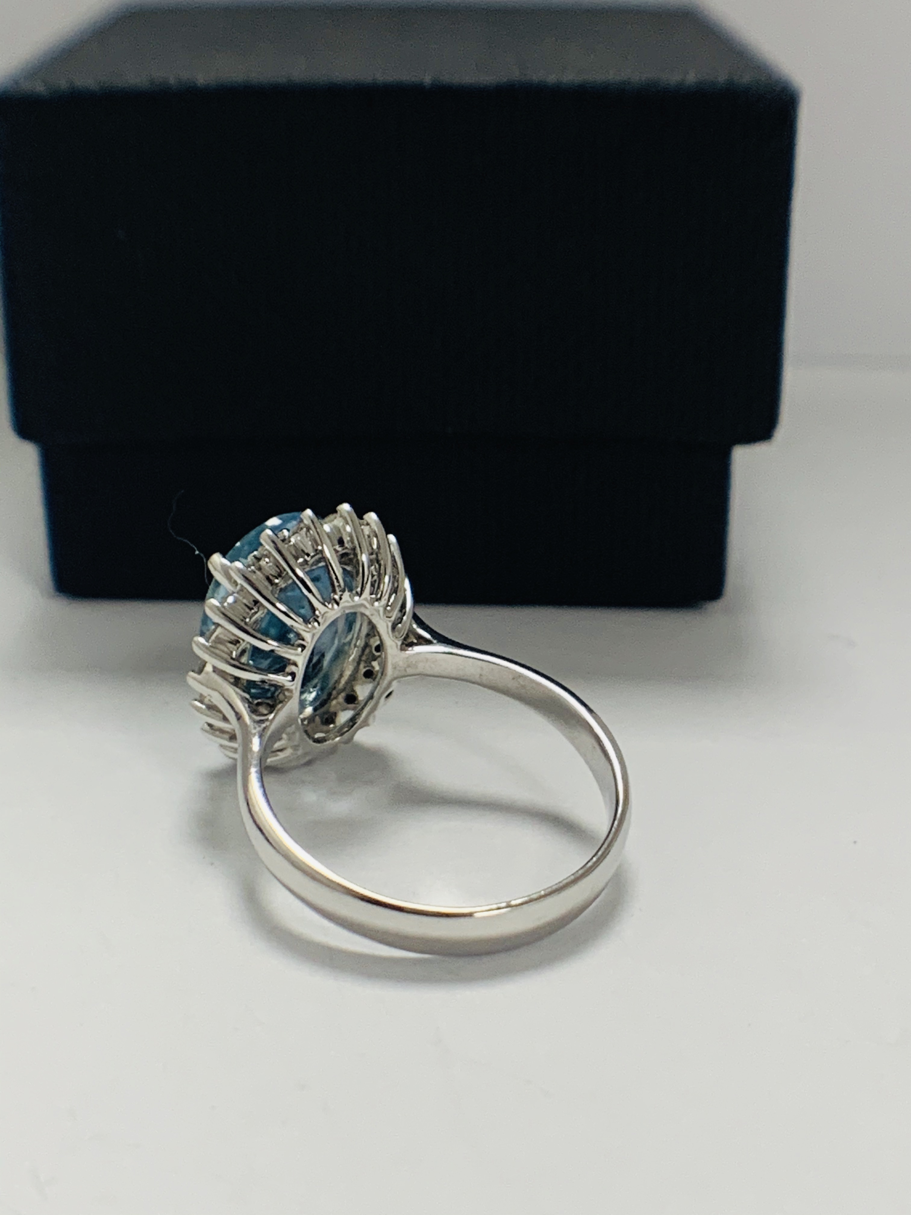 14ct White Gold Aquamarine and Diamond ring featuring centre, oval cut Aquamarine (3.16c), claw set, - Image 4 of 11