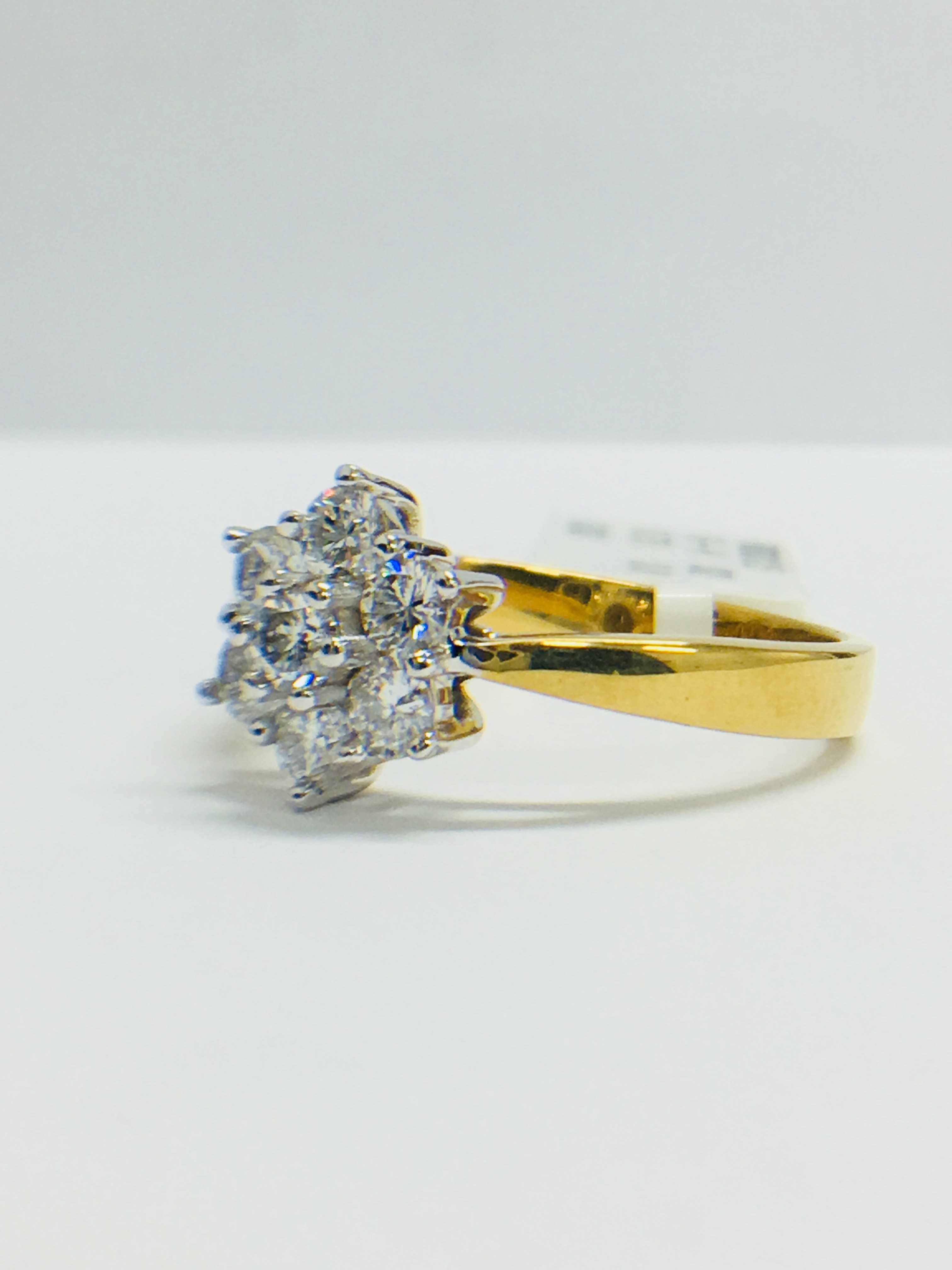 18ct yellow/white Diamond cluster Ring - Image 2 of 10