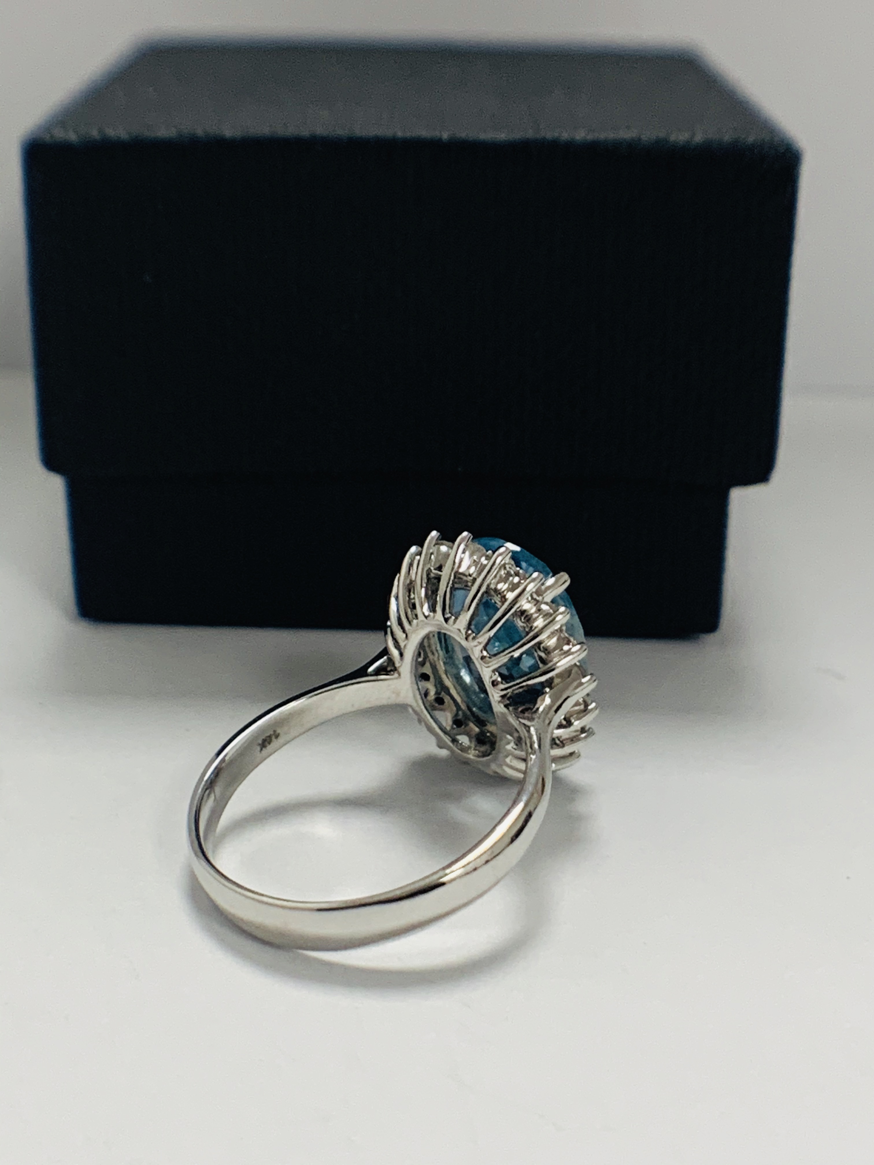 14ct White Gold Aquamarine and Diamond ring featuring centre, oval cut Aquamarine (3.16c), claw set, - Image 5 of 11