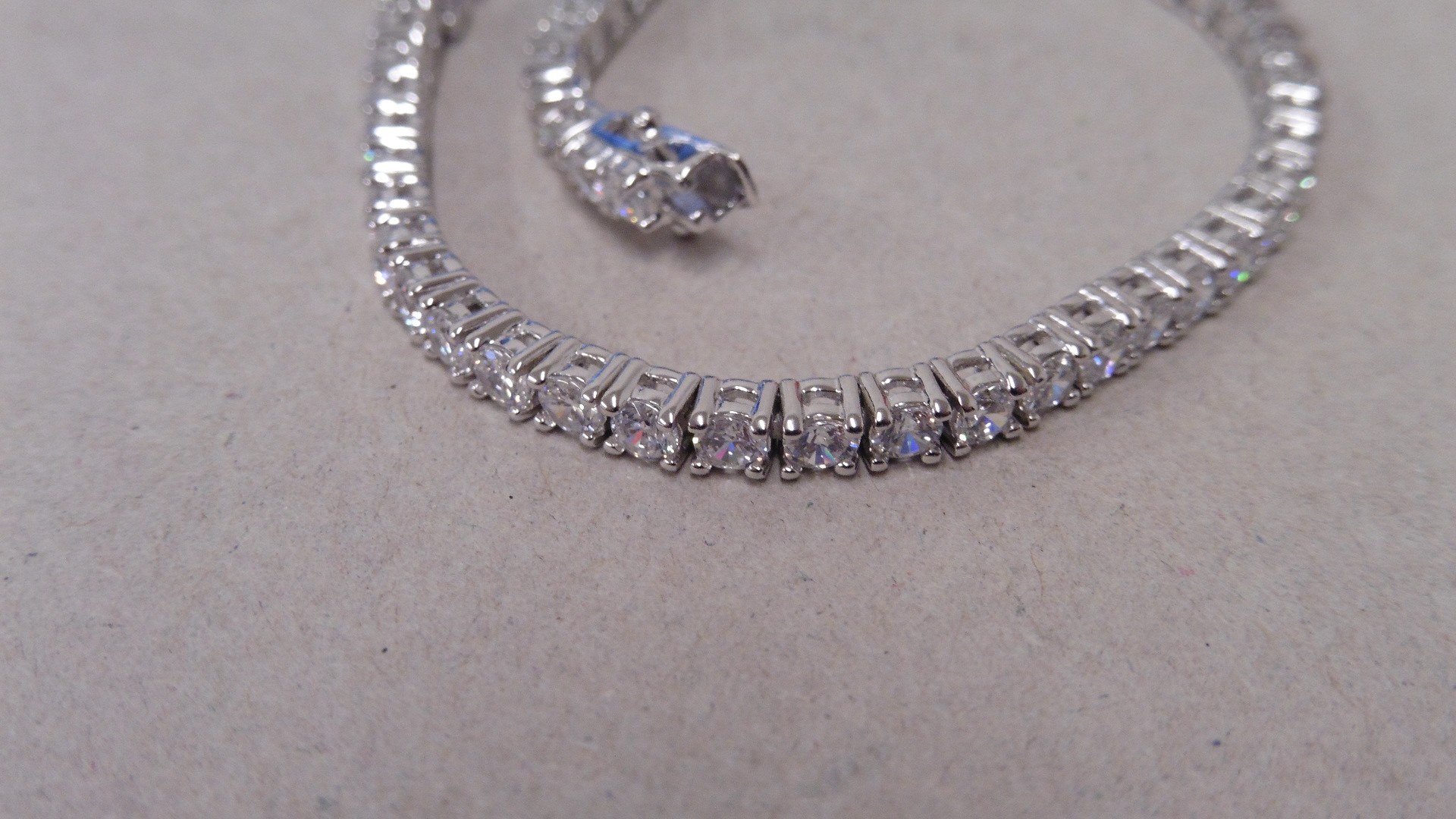4.50ct Diamond tennis bracelet set with brilliant cut diamonds of G colour - Image 2 of 4
