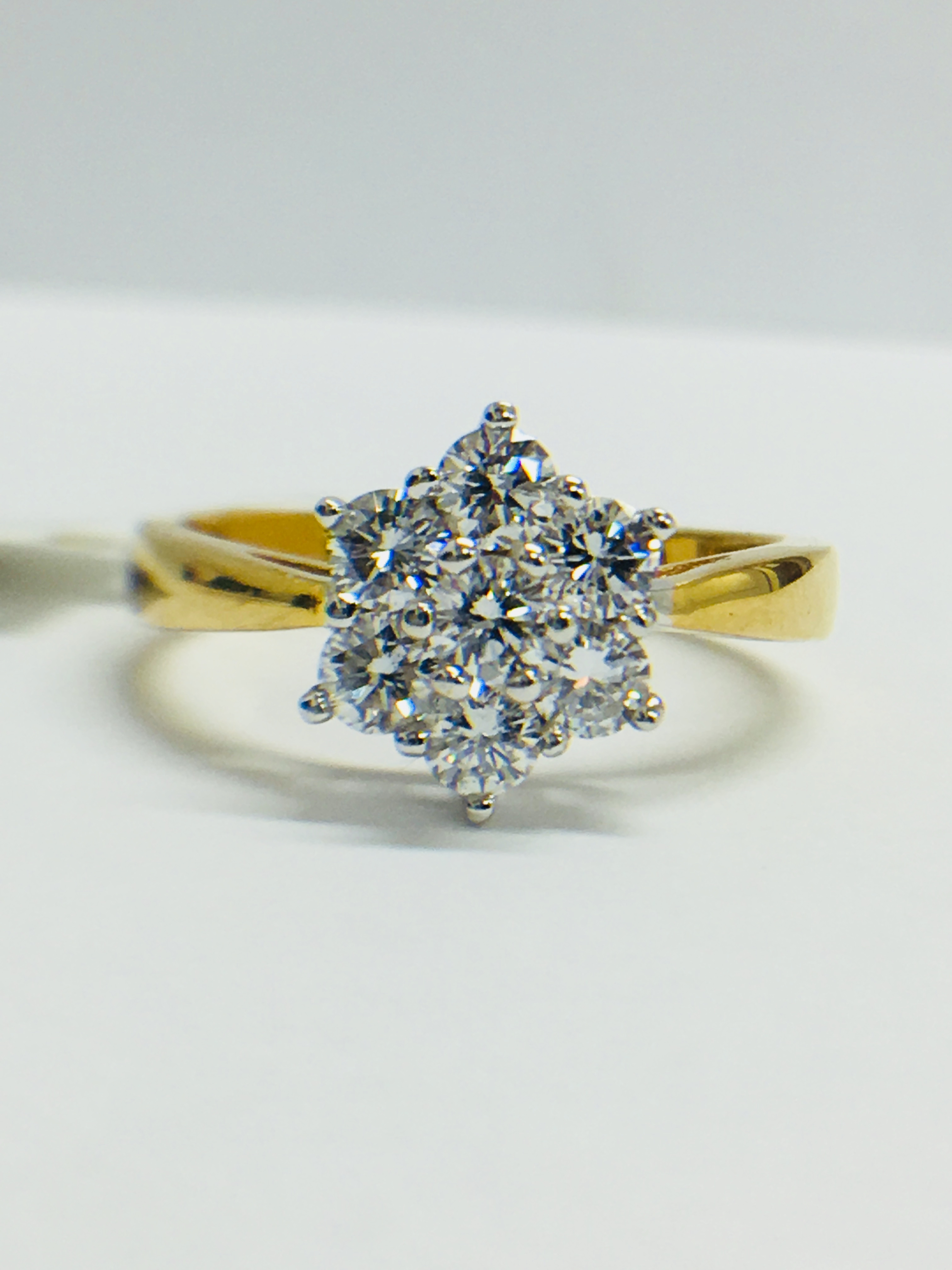 18ct yellow/white Diamond cluster Ring - Image 9 of 10