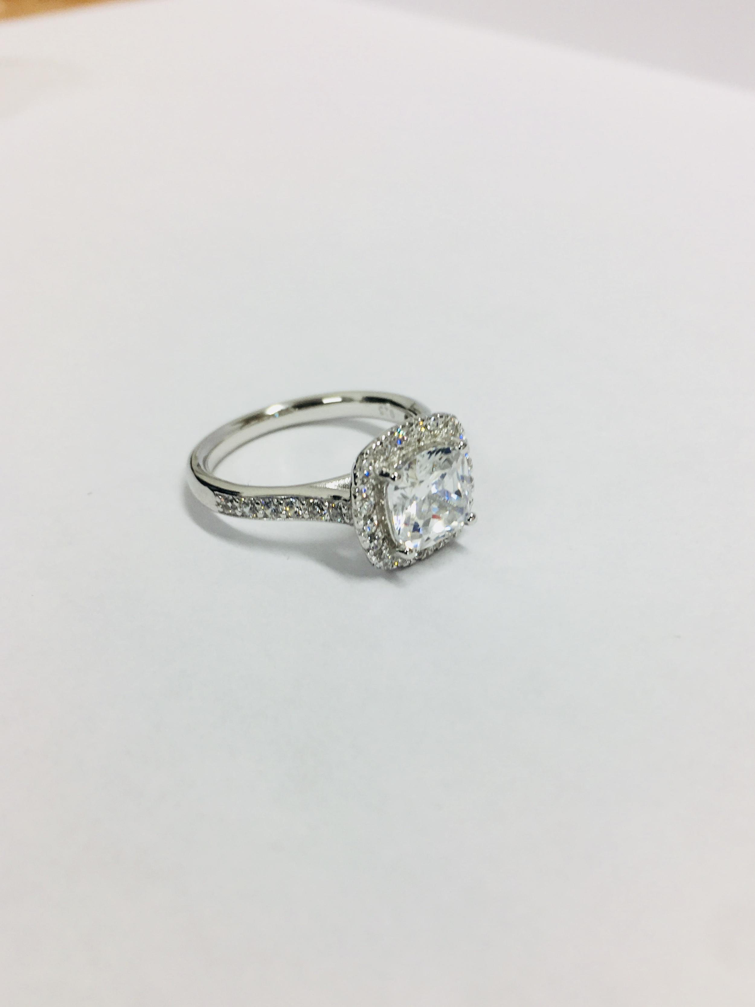1.00ct diamond set solitaire with a cushion cut diamond - Image 5 of 6
