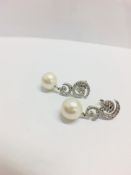 18ct white Goild Pearl and Diamond modern design Drop EArrings