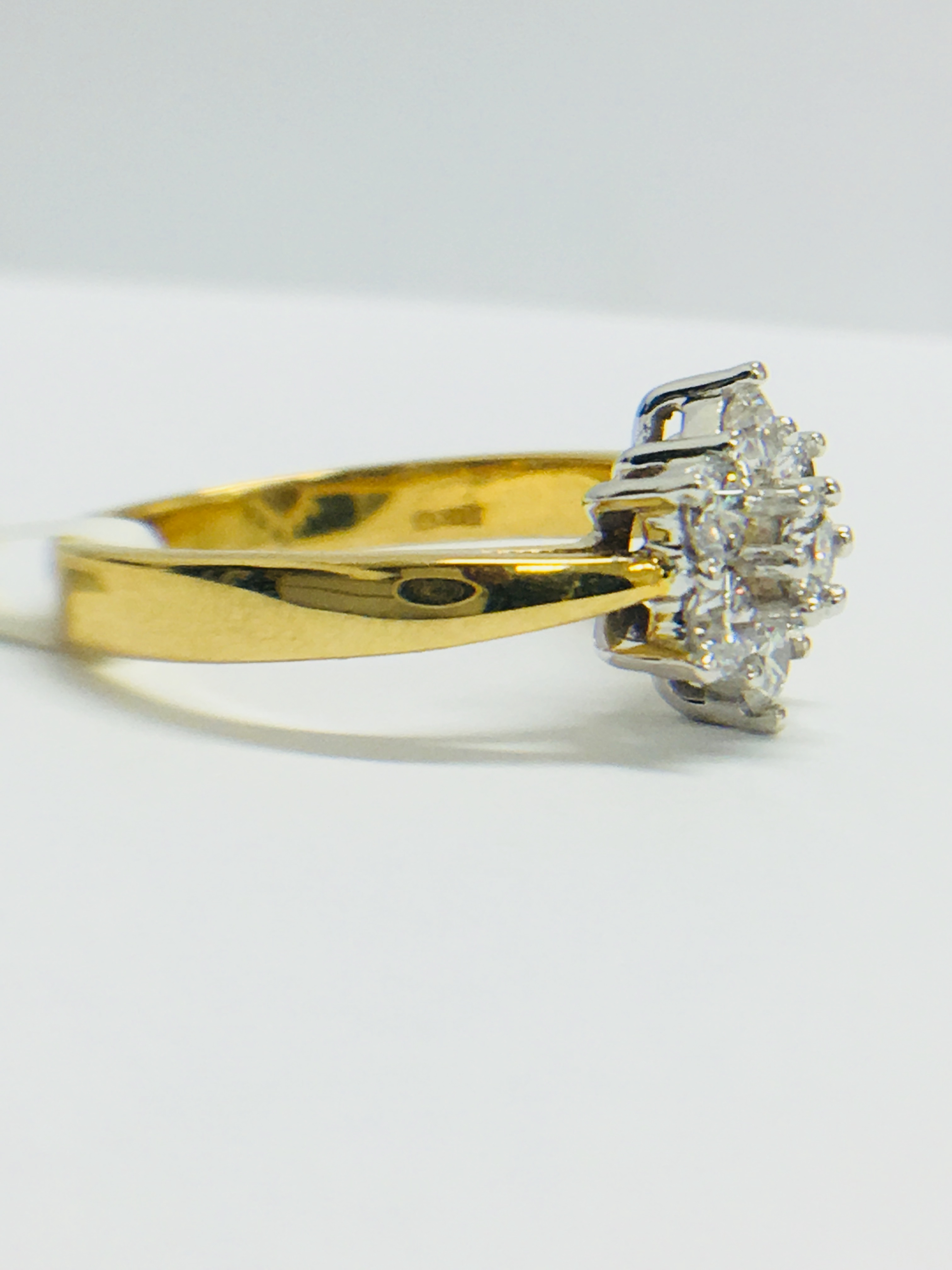 18ct yellow/white Diamond cluster Ring - Image 7 of 10