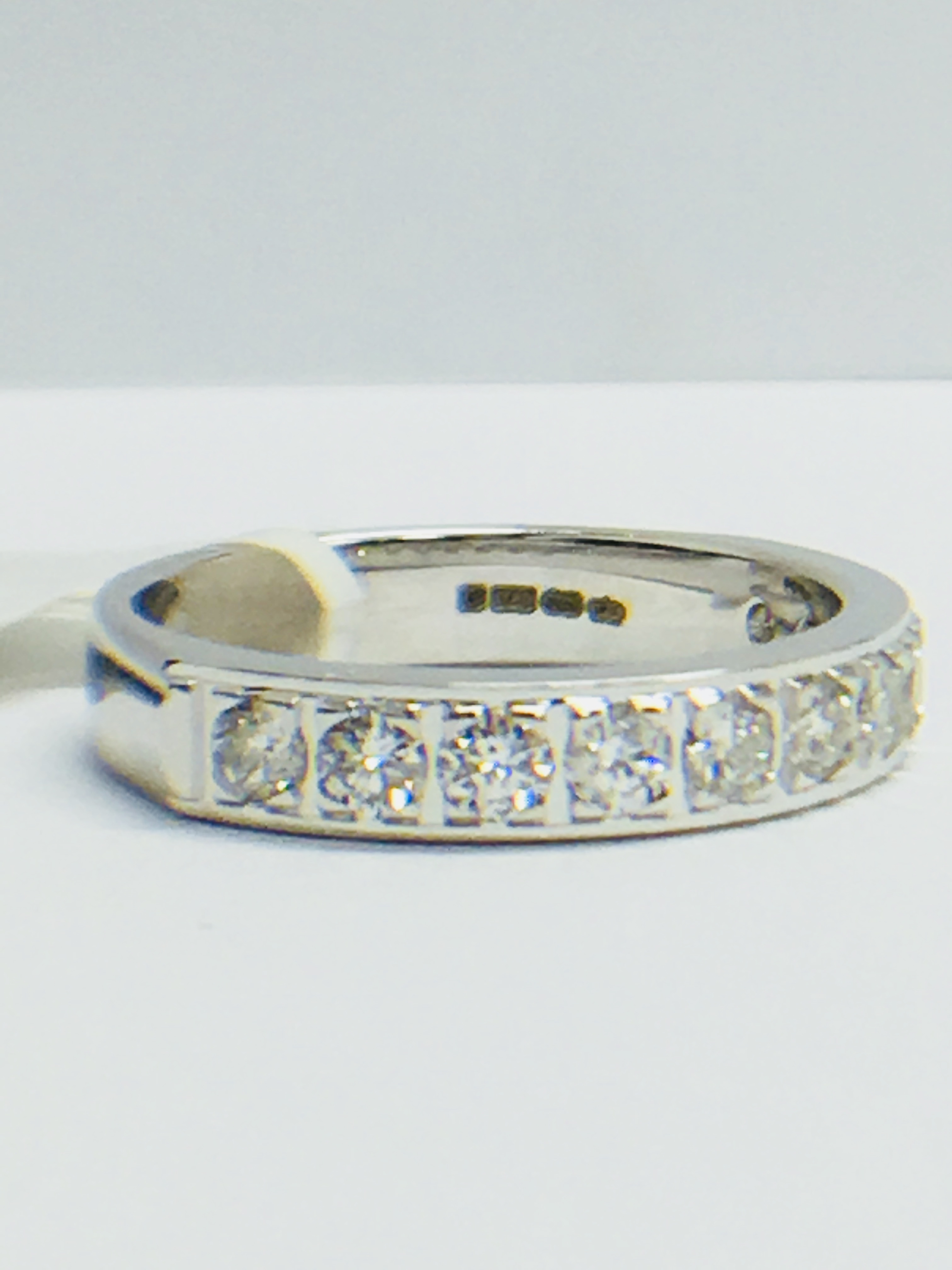 9ct white gold Eternity Ring - Image 5 of 6