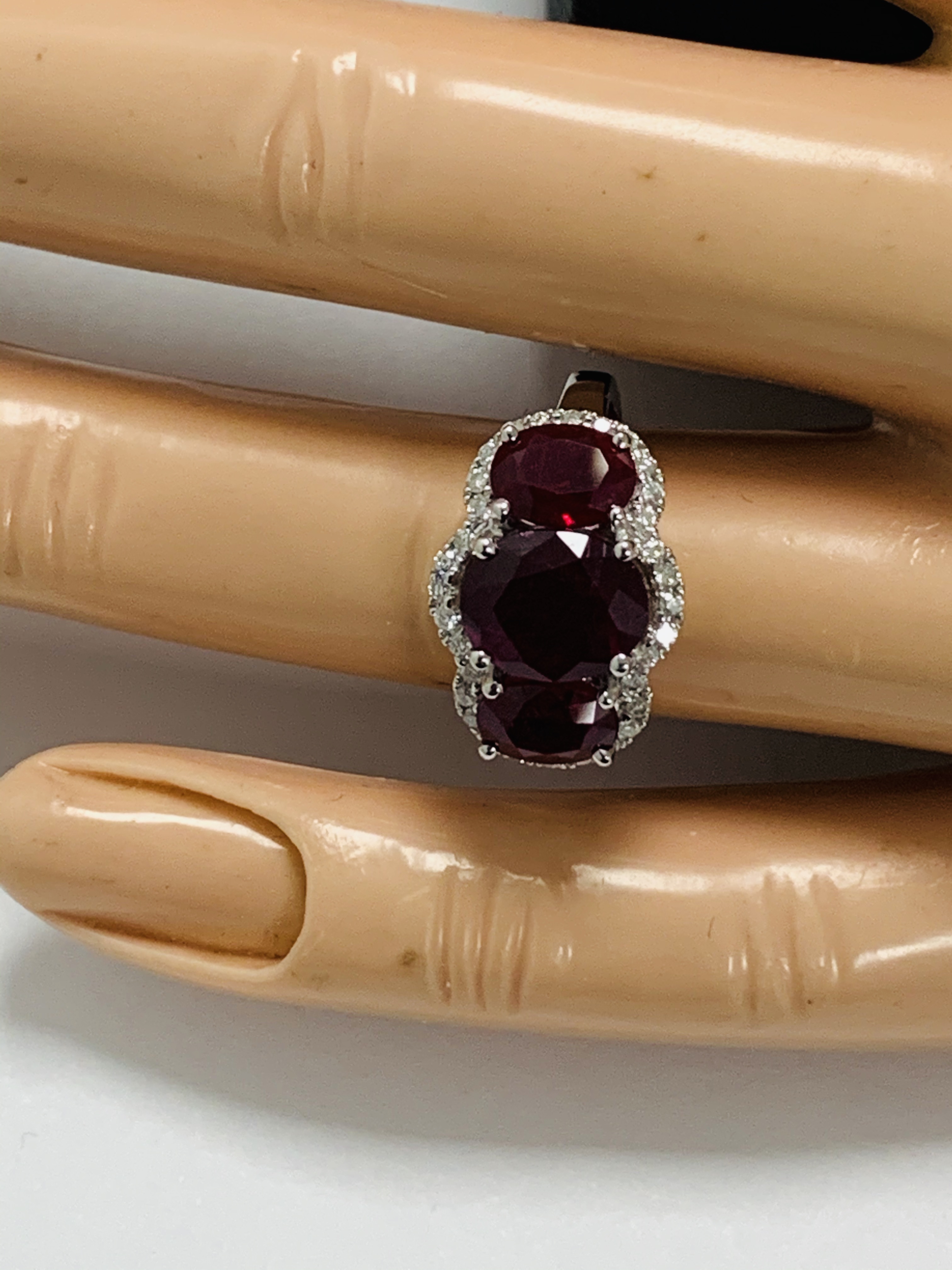 14ct White Gold Ruby and Diamond ring featuring centre, oval cut Ruby (1.67ct), claw set, with 2 ova - Image 10 of 12