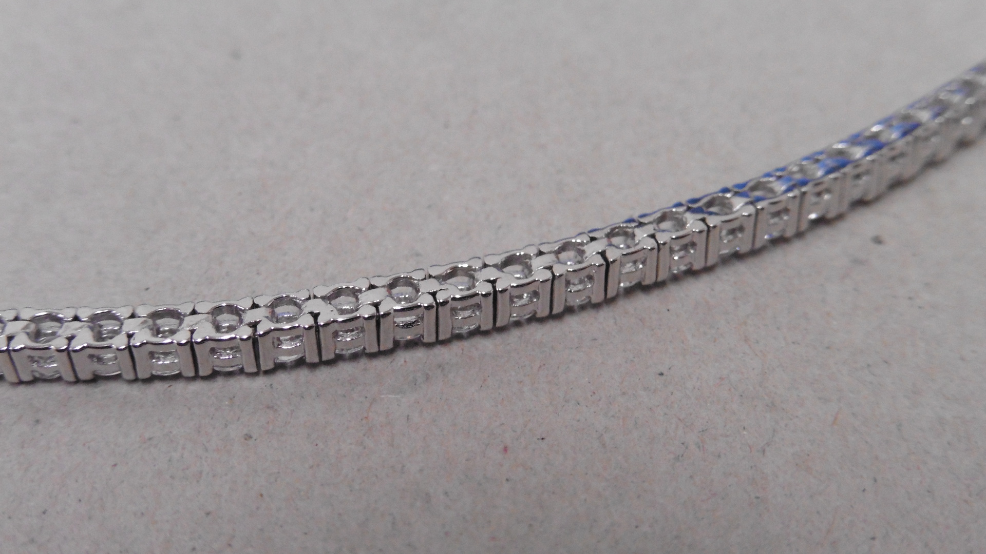 4.50ct Diamond tennis bracelet set with brilliant cut diamonds of G colour - Image 3 of 4