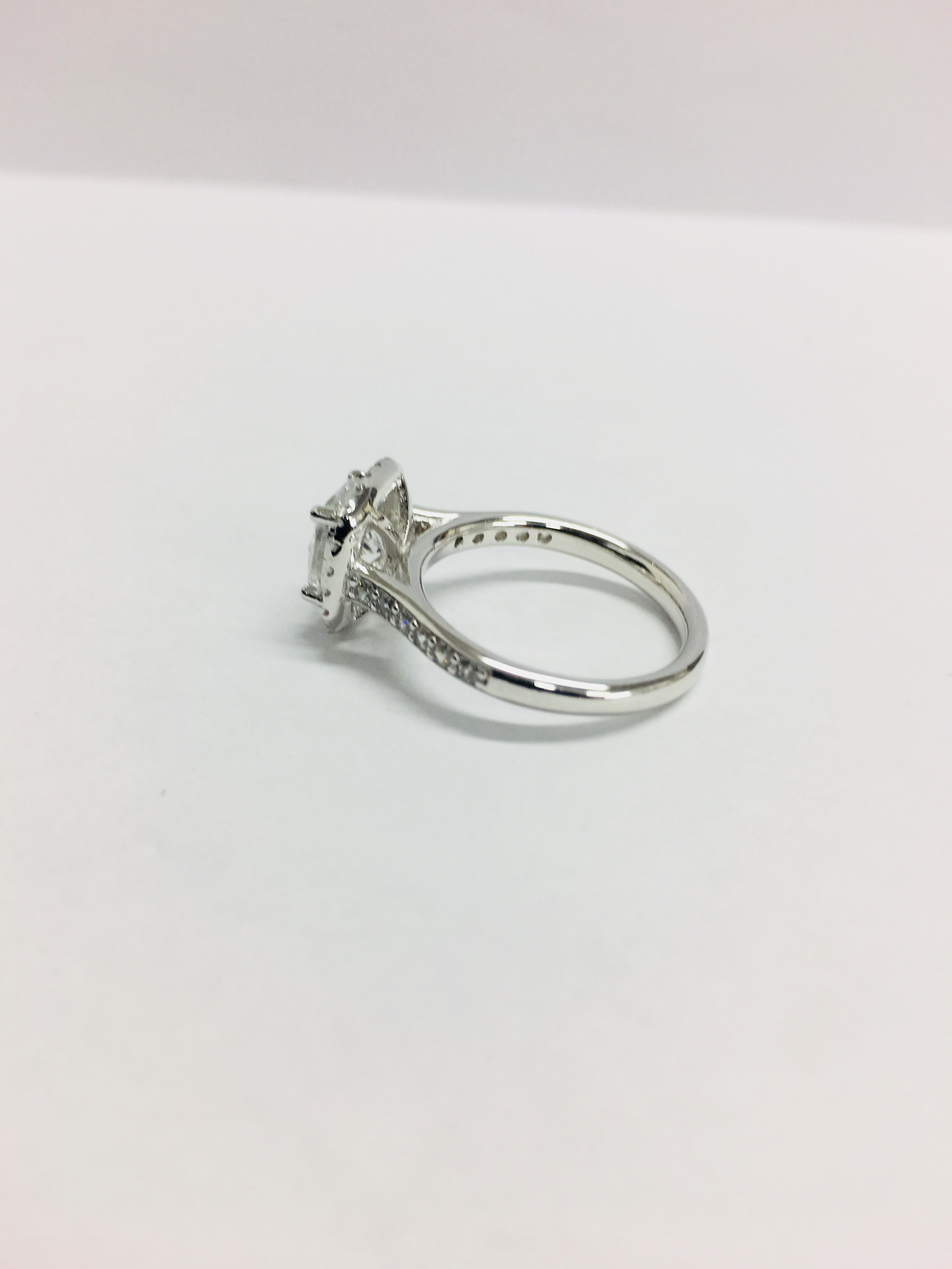 1.00ct diamond set solitaire with a cushion cut diamond - Image 2 of 6