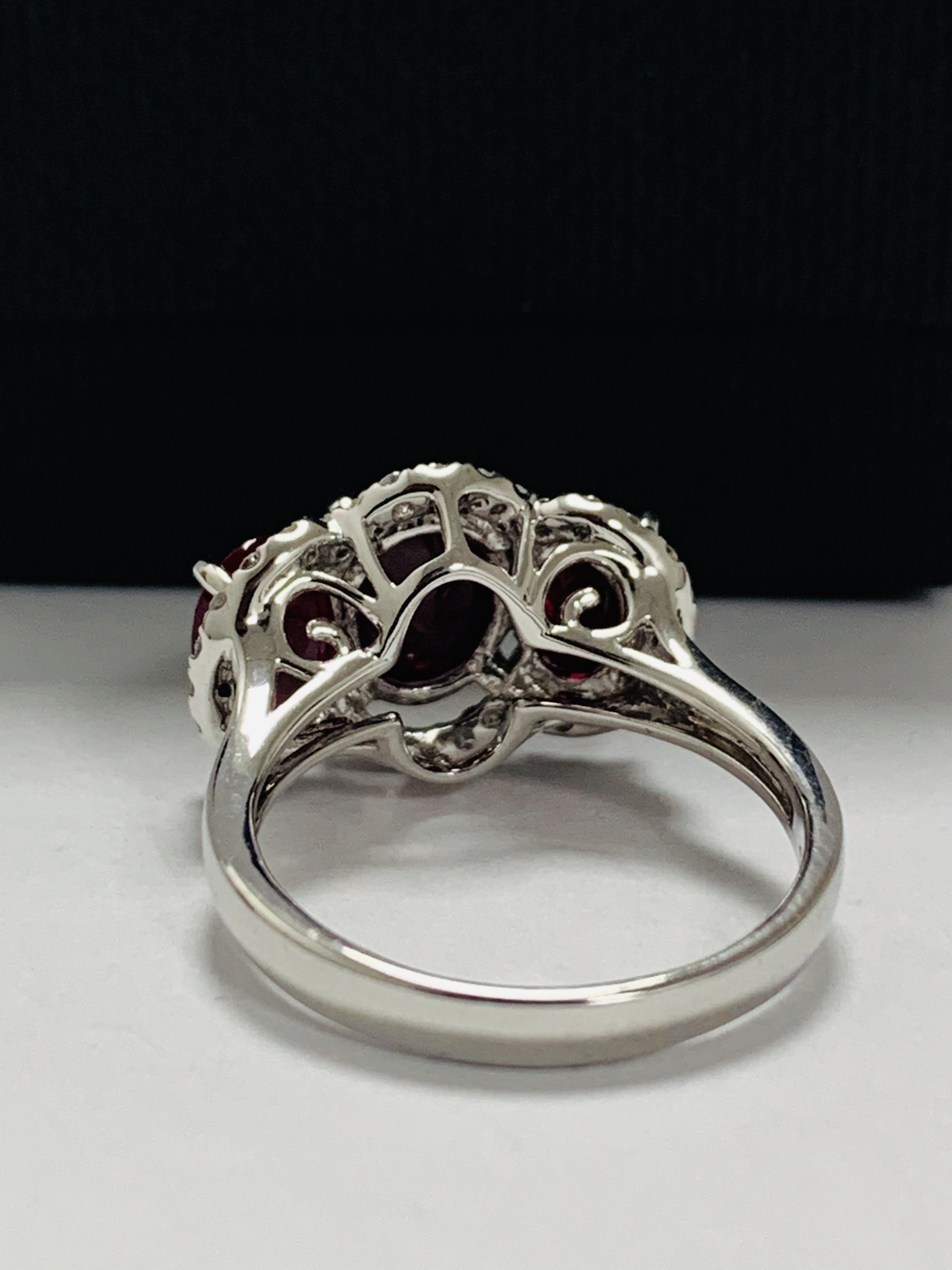 14ct White Gold Ruby and Diamond ring featuring centre, oval cut Ruby (1.67ct), claw set, with 2 ova - Image 5 of 12