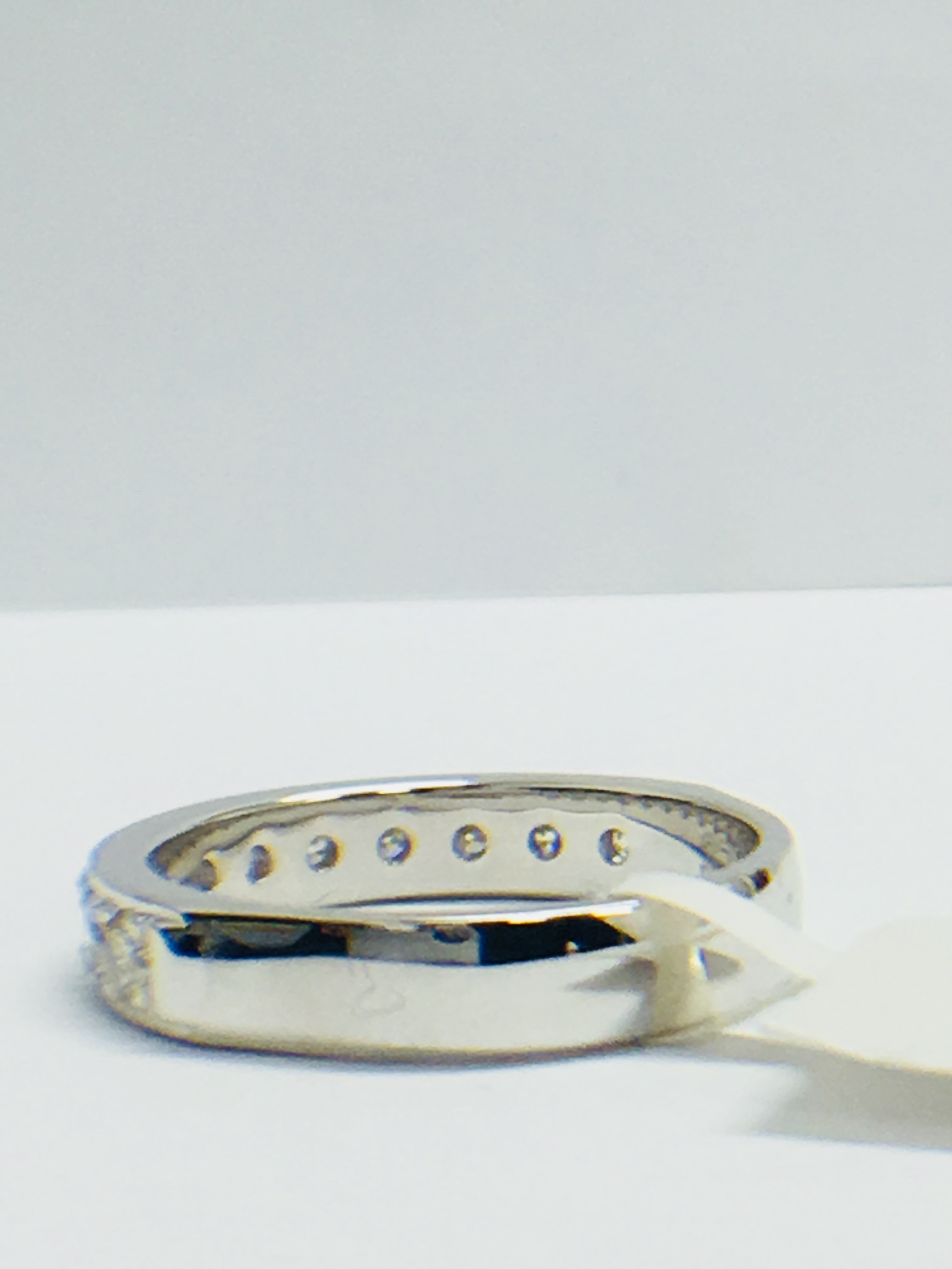 9ct white gold Eternity Ring - Image 4 of 6