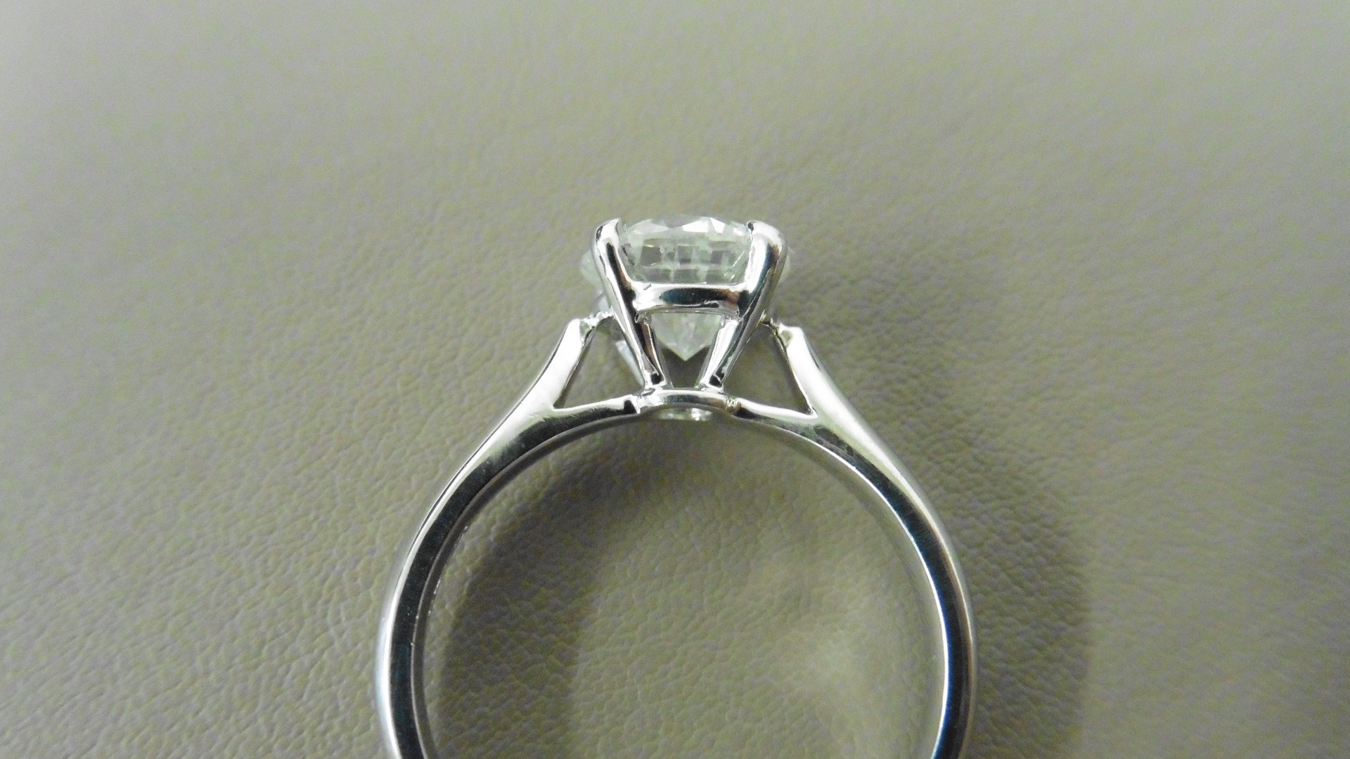 1.04ct diamond solitaire ring with a brilliant cut diamond - Image 2 of 3