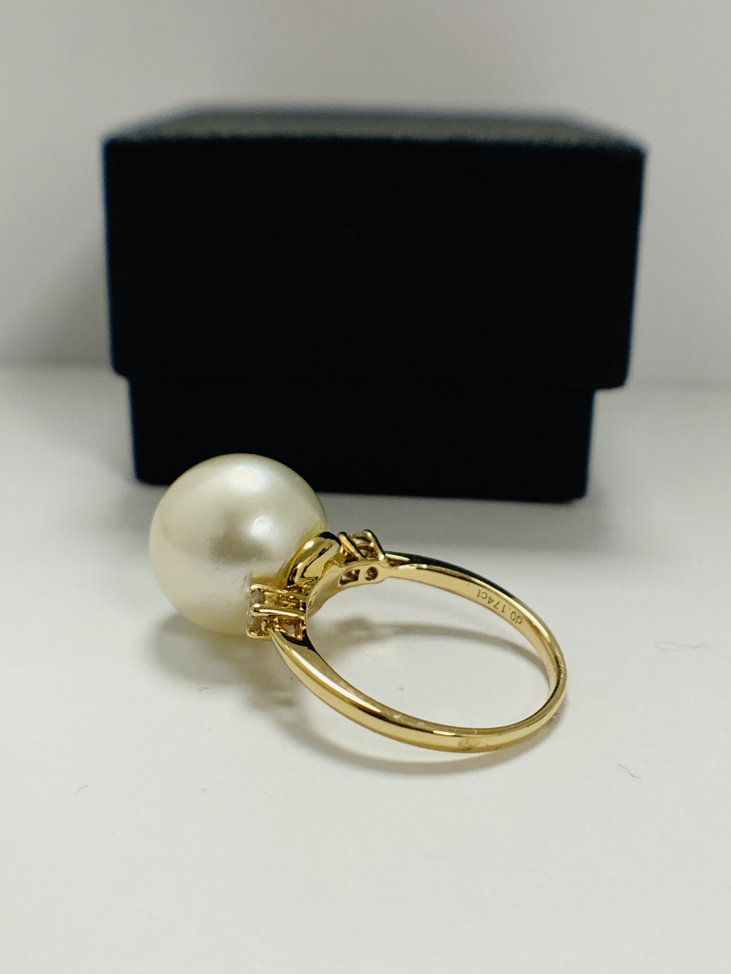 14ct Yellow Gold Pearl and Diamond ring featuring centre, South Sea Pearl, with 2 round brilliant cu - Image 4 of 9
