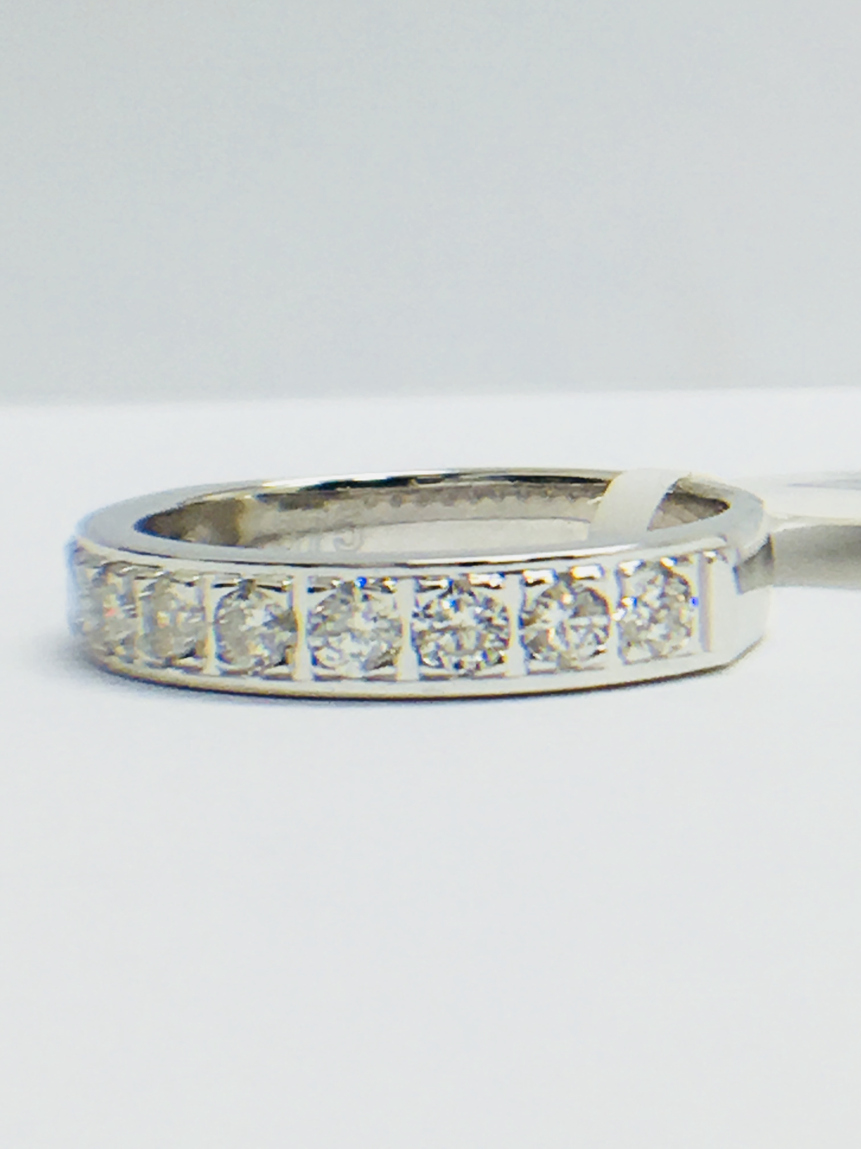 9ct white gold Eternity Ring - Image 2 of 6