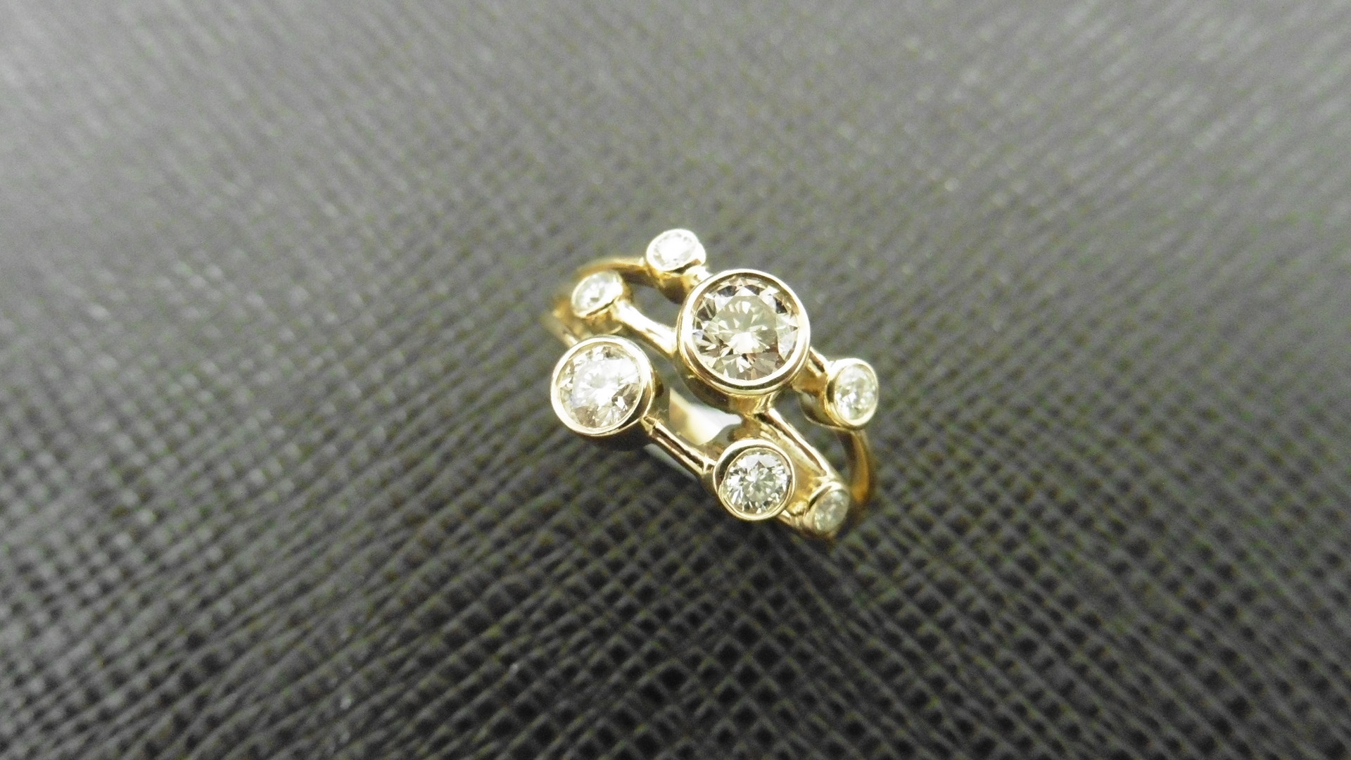 1.00ct 9ct yellow gold diamond dress ring