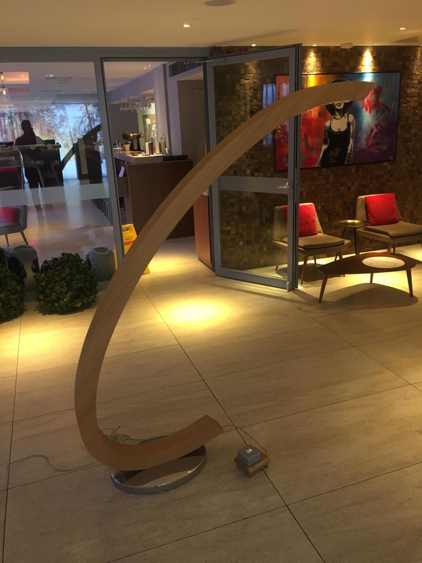 Very Large Curved Feature Floor Lamp - Image 2 of 7