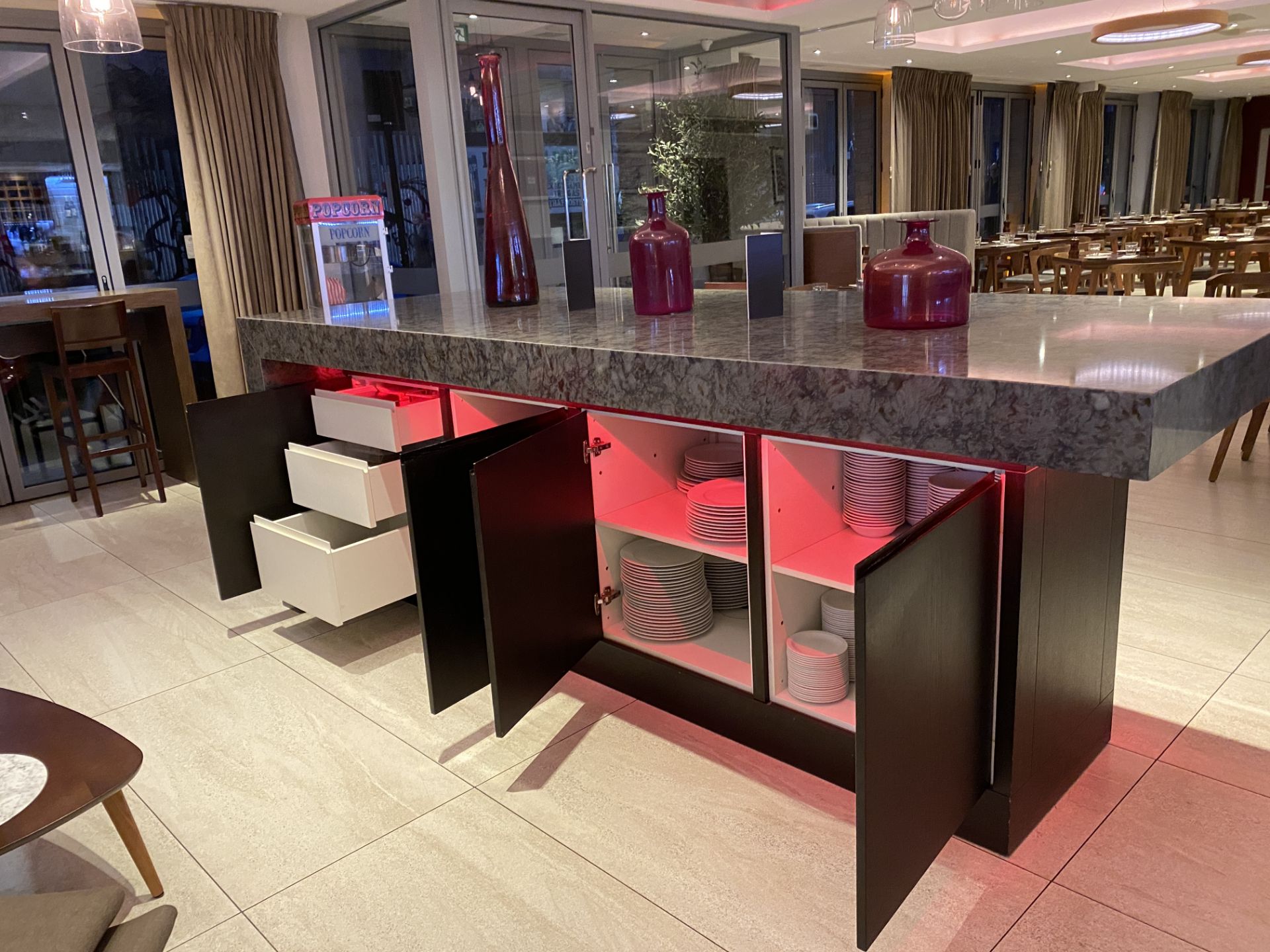 Huge bar unit - Image 2 of 5