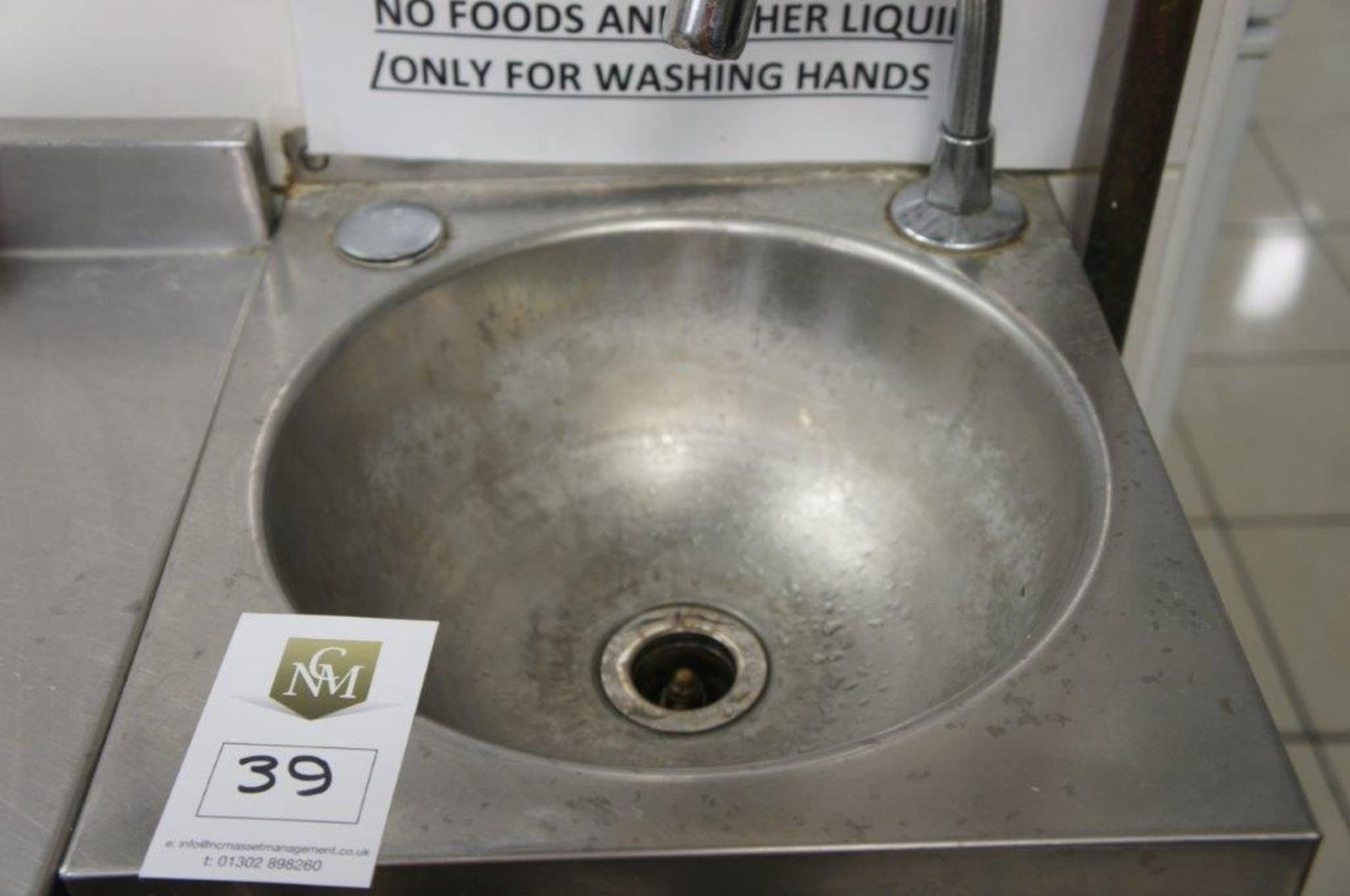 Hand wash sink