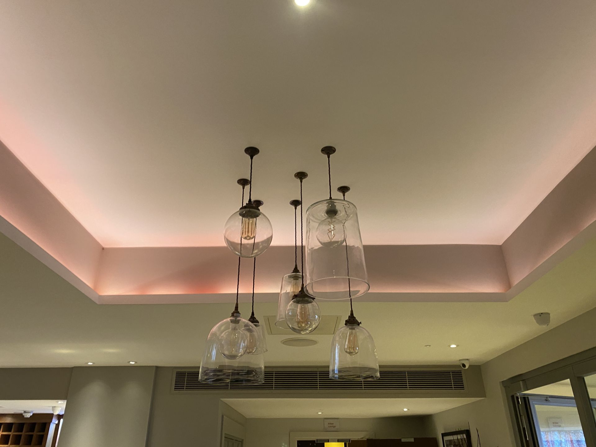7x designer glass pendant lights - Image 2 of 3