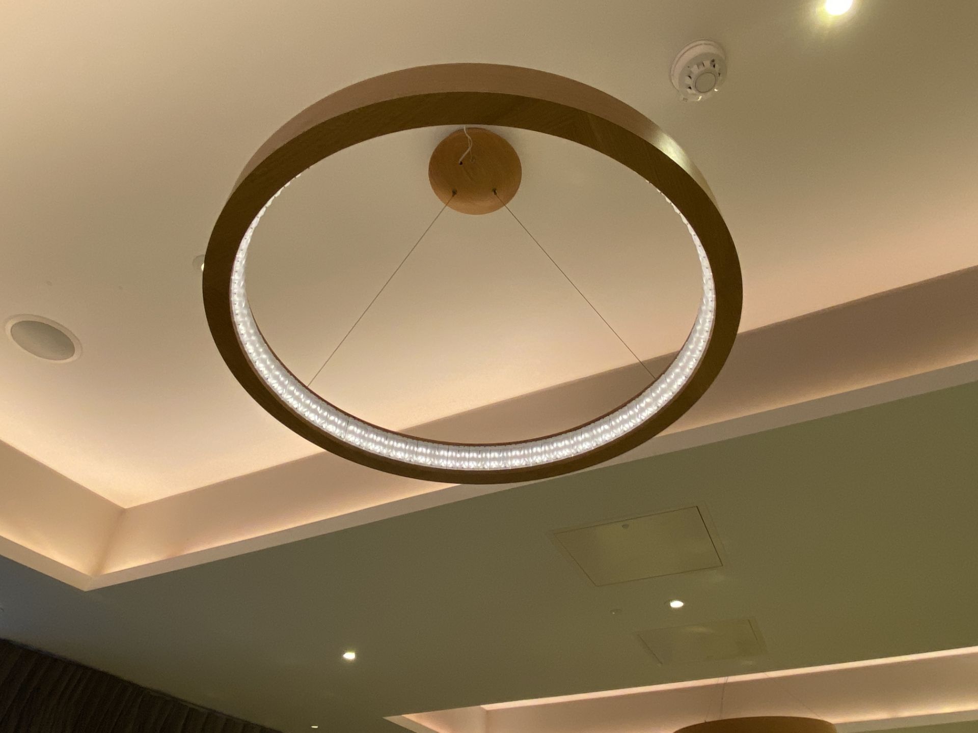 Large wooden circular LED decorative light - Image 2 of 2