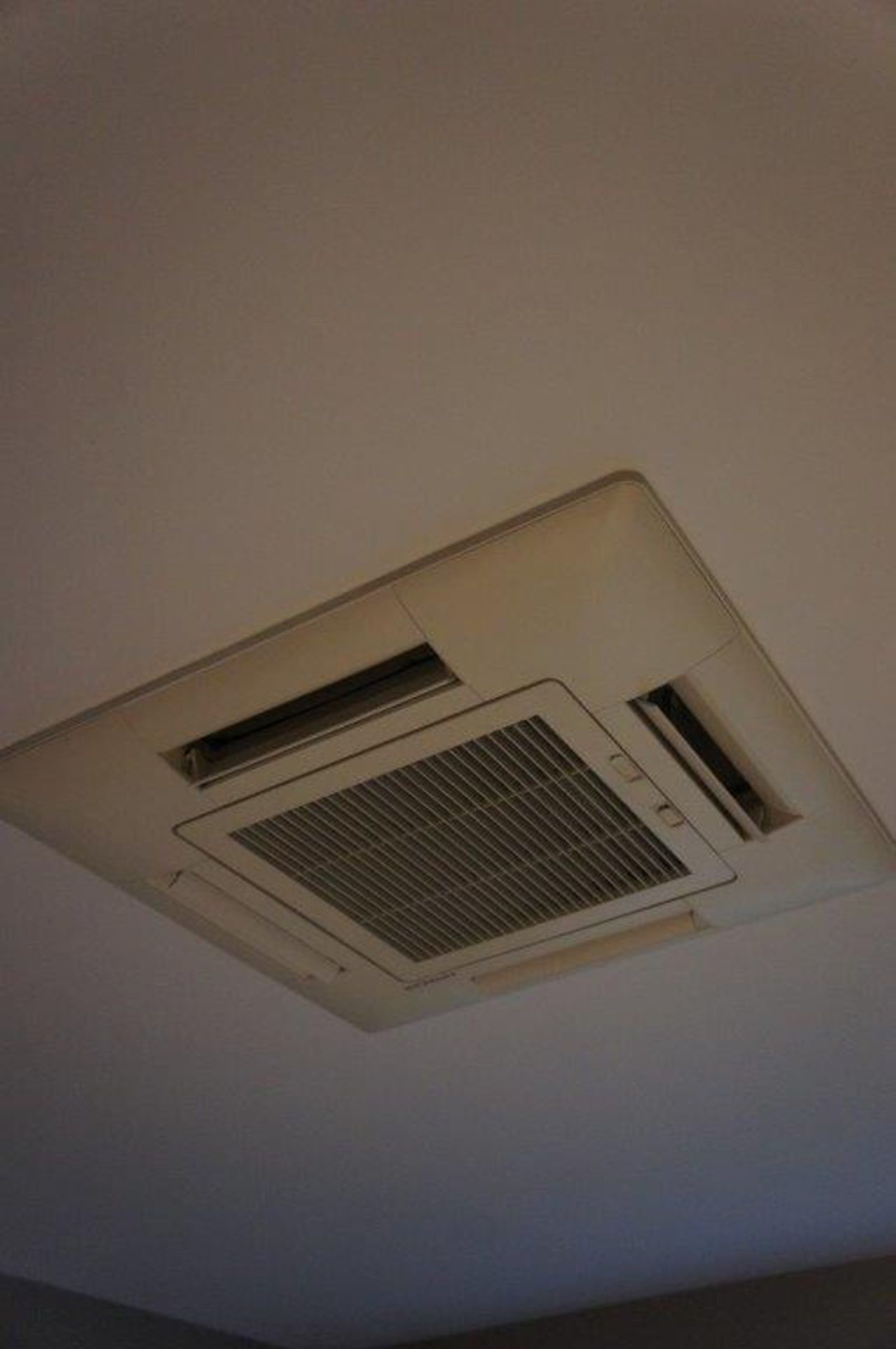 Hitachi Ceiling Mounted Air Conditioning Unit