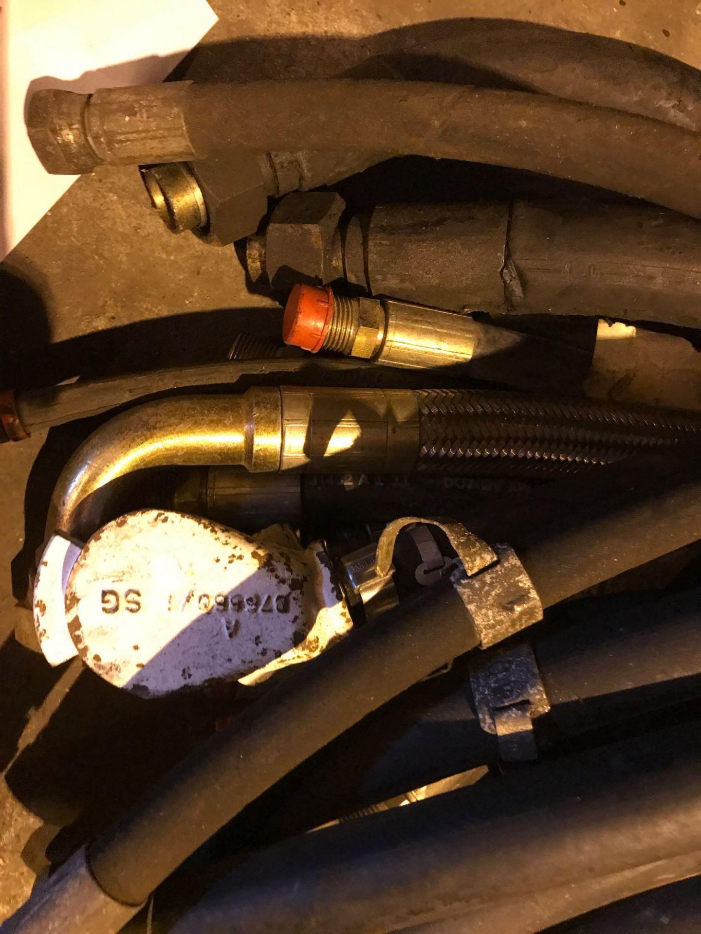 Various Hydraulic and Air Hoses - Image 3 of 4